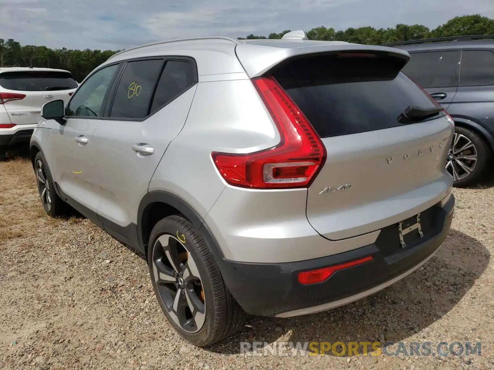 3 Photograph of a damaged car YV4162UK5K2107284 VOLVO XC40 2019