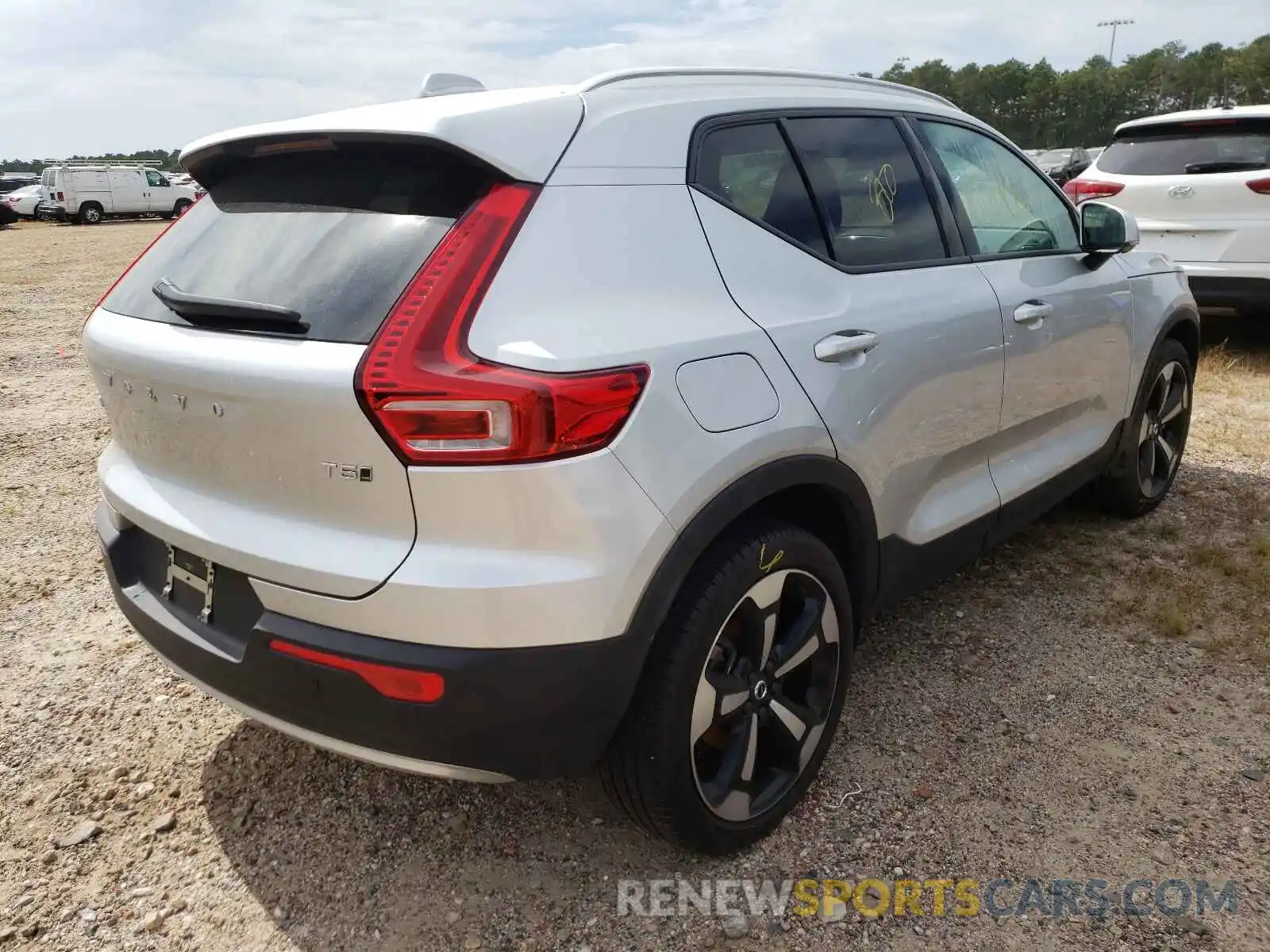 4 Photograph of a damaged car YV4162UK5K2107284 VOLVO XC40 2019