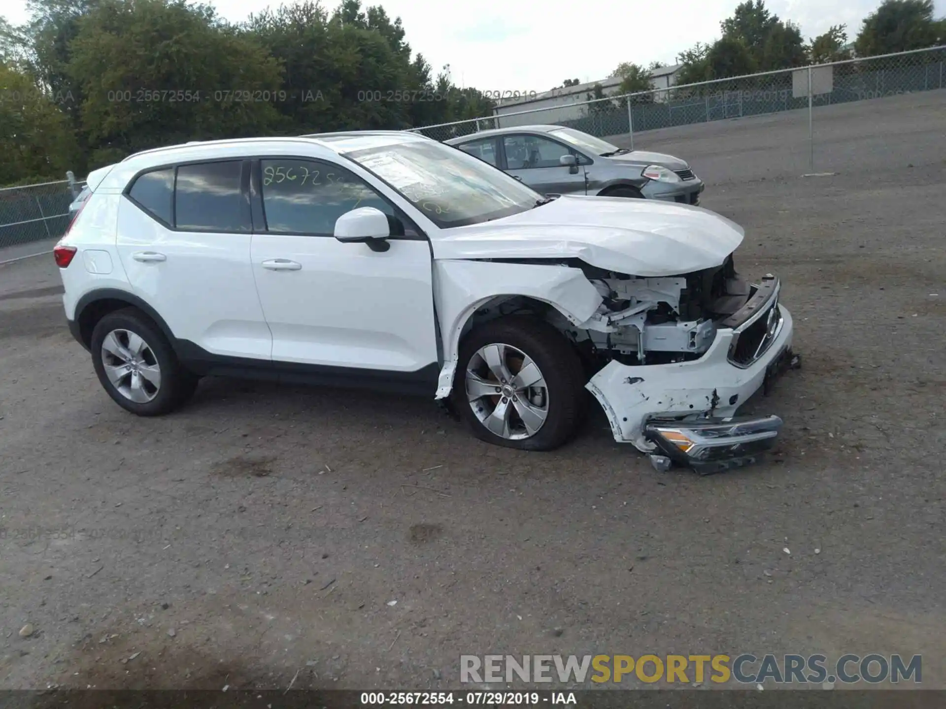 1 Photograph of a damaged car YV4162UK5K2114025 VOLVO XC40 2019