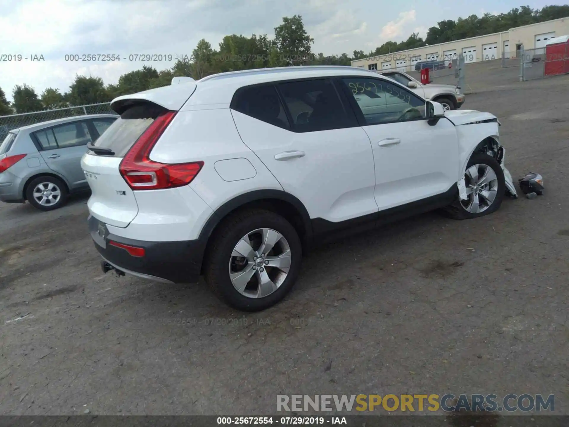 4 Photograph of a damaged car YV4162UK5K2114025 VOLVO XC40 2019