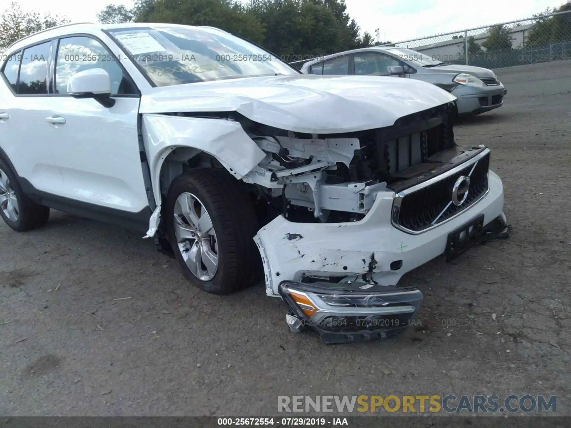 6 Photograph of a damaged car YV4162UK5K2114025 VOLVO XC40 2019