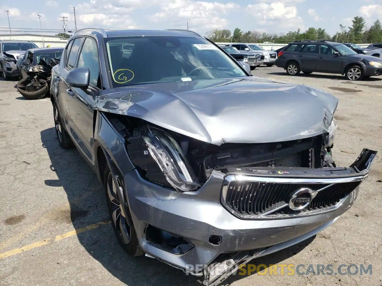 1 Photograph of a damaged car YV4162UK5K2114039 VOLVO XC40 2019