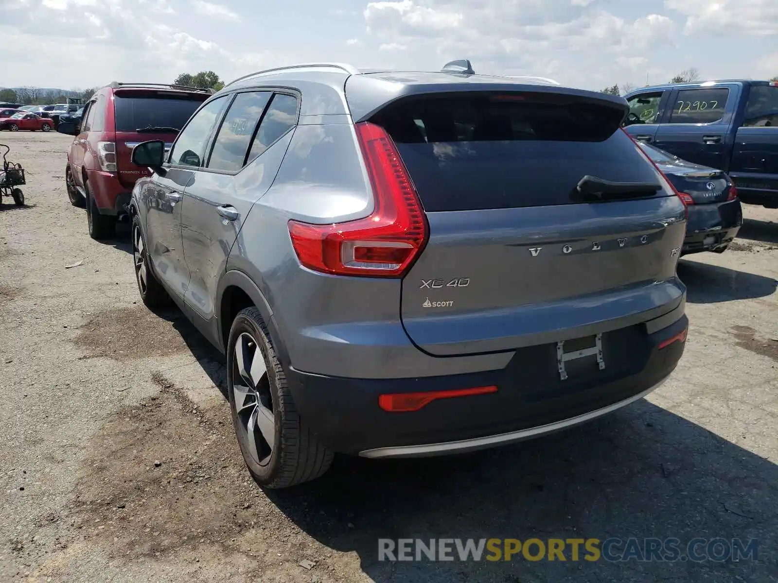 3 Photograph of a damaged car YV4162UK5K2114039 VOLVO XC40 2019