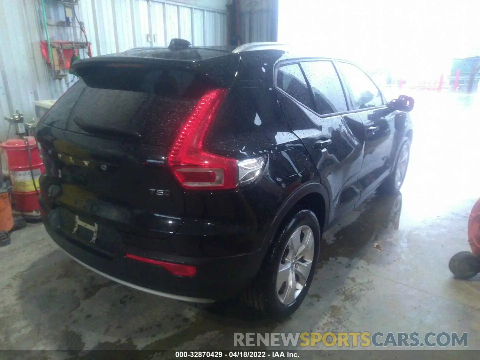 4 Photograph of a damaged car YV4162UK5K2119113 VOLVO XC40 2019