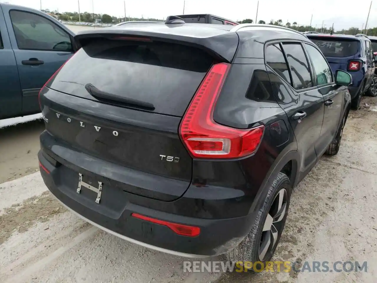 4 Photograph of a damaged car YV4162UK5K2131407 VOLVO XC40 2019