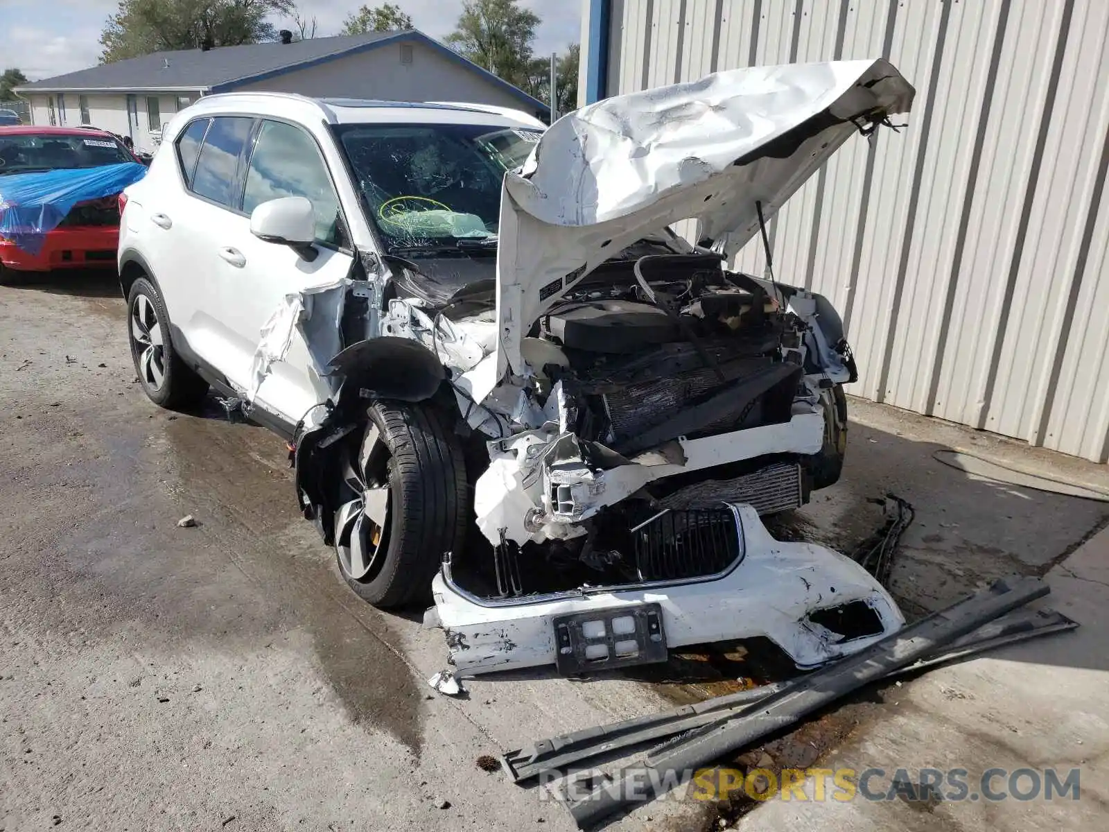 1 Photograph of a damaged car YV4162UK5K2134548 VOLVO XC40 2019