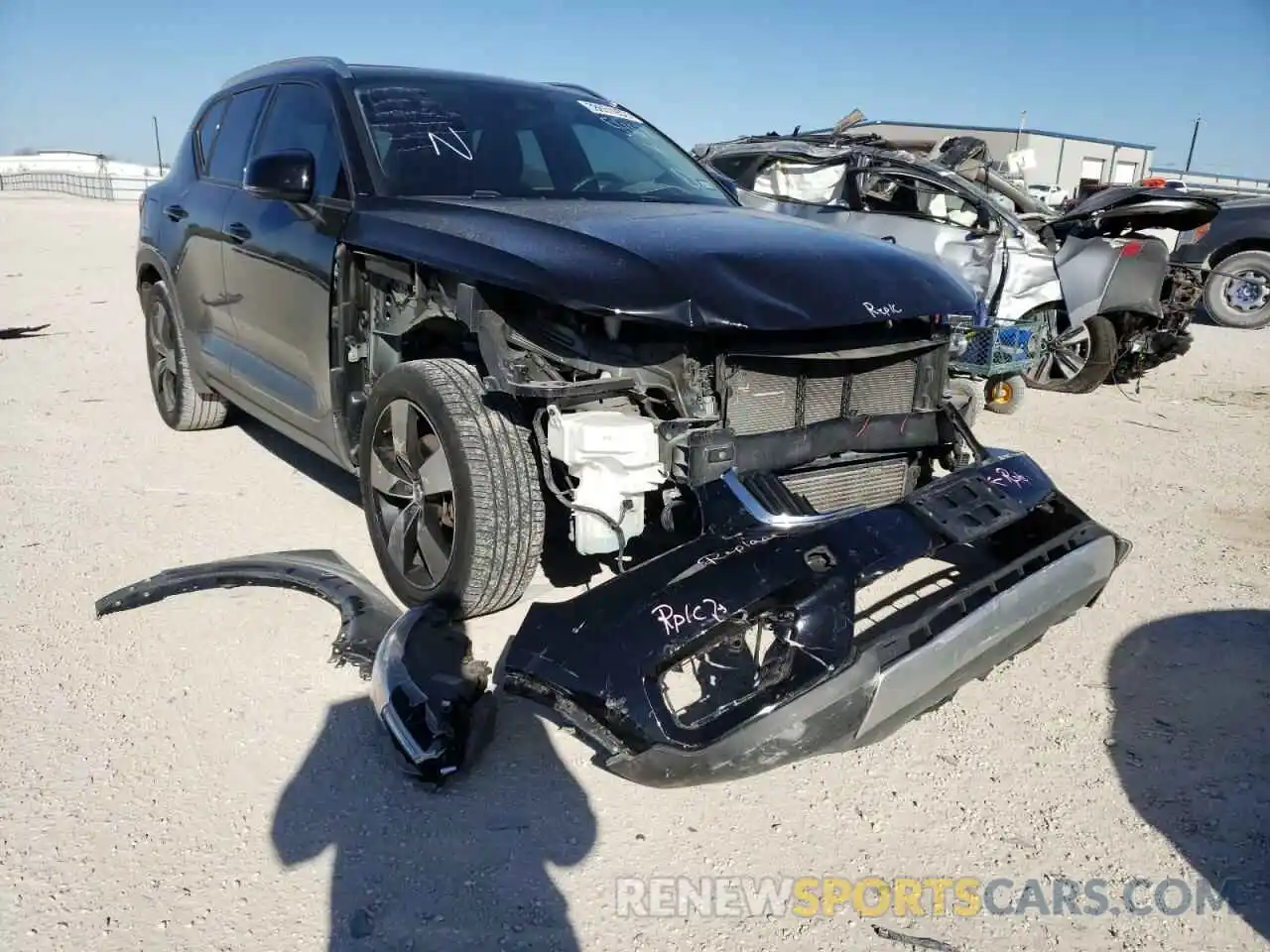 1 Photograph of a damaged car YV4162UK5K2138308 VOLVO XC40 2019