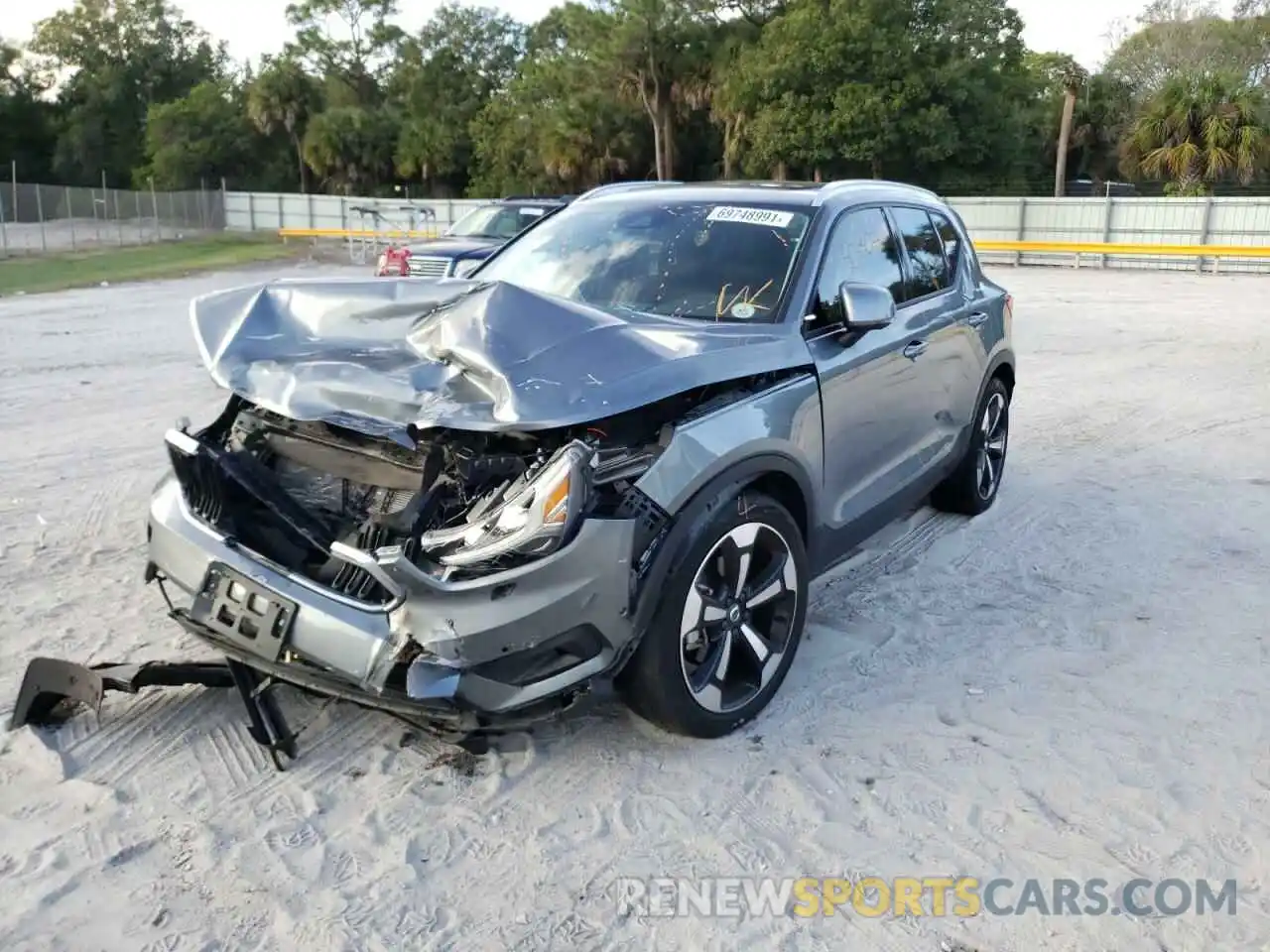 2 Photograph of a damaged car YV4162UK5K2139085 VOLVO XC40 2019