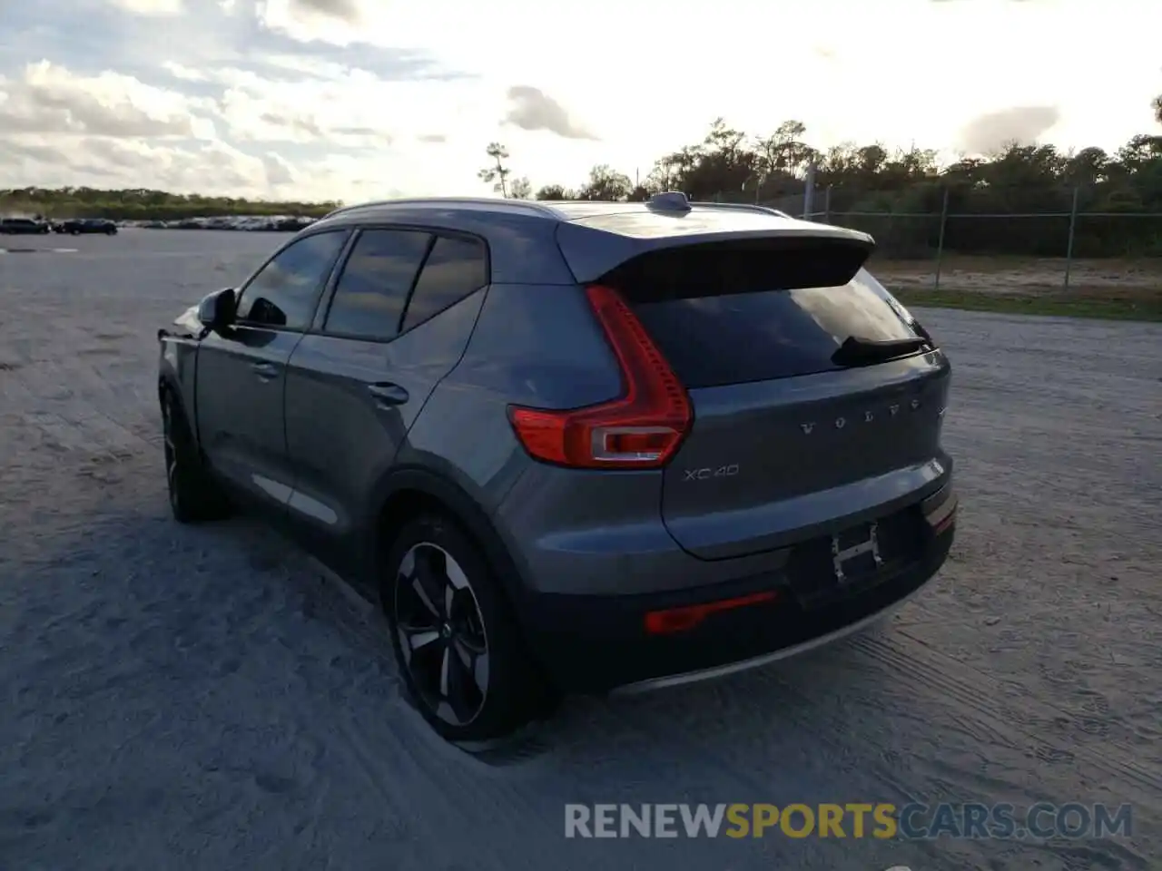 3 Photograph of a damaged car YV4162UK5K2139085 VOLVO XC40 2019