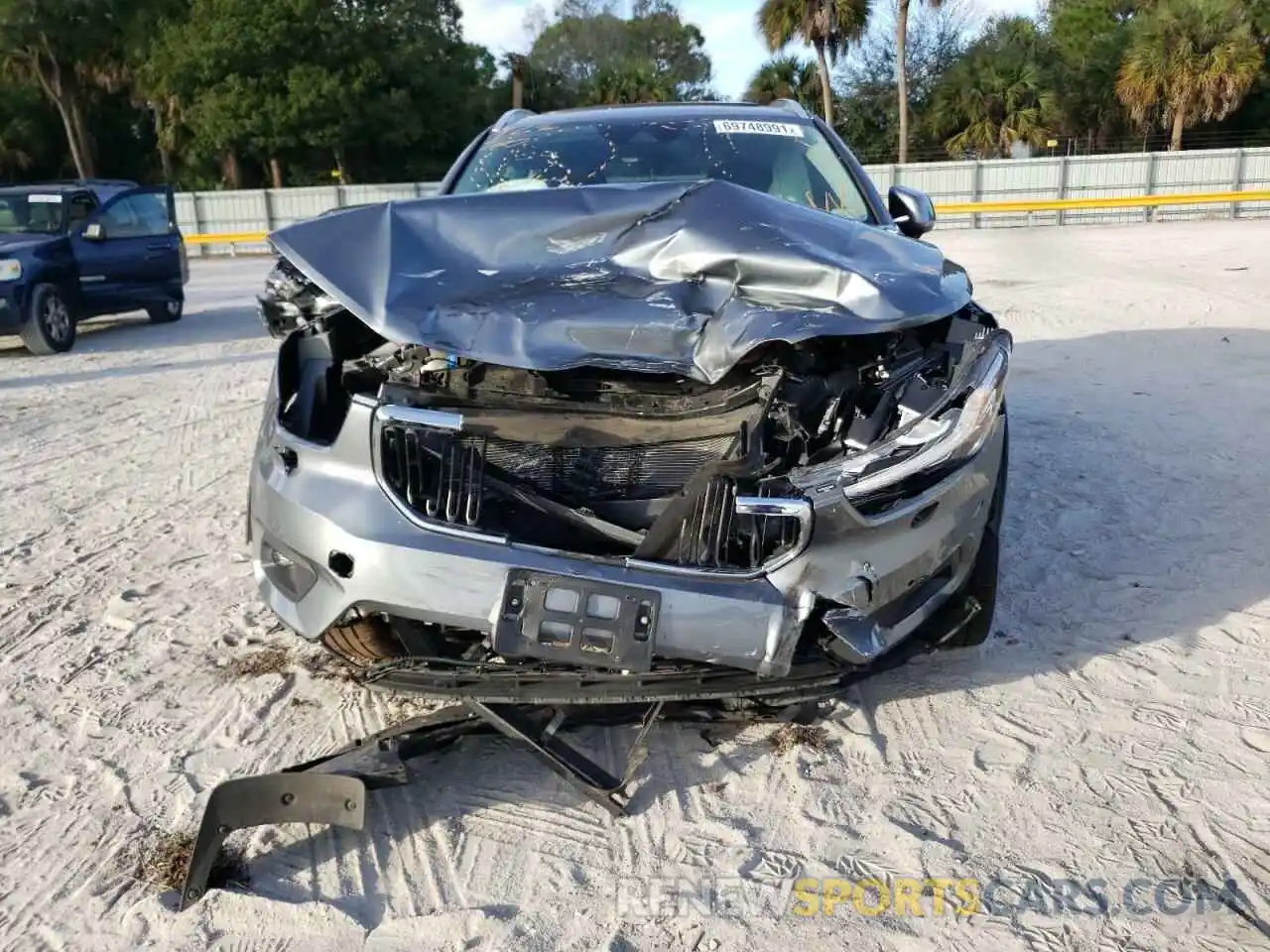 9 Photograph of a damaged car YV4162UK5K2139085 VOLVO XC40 2019