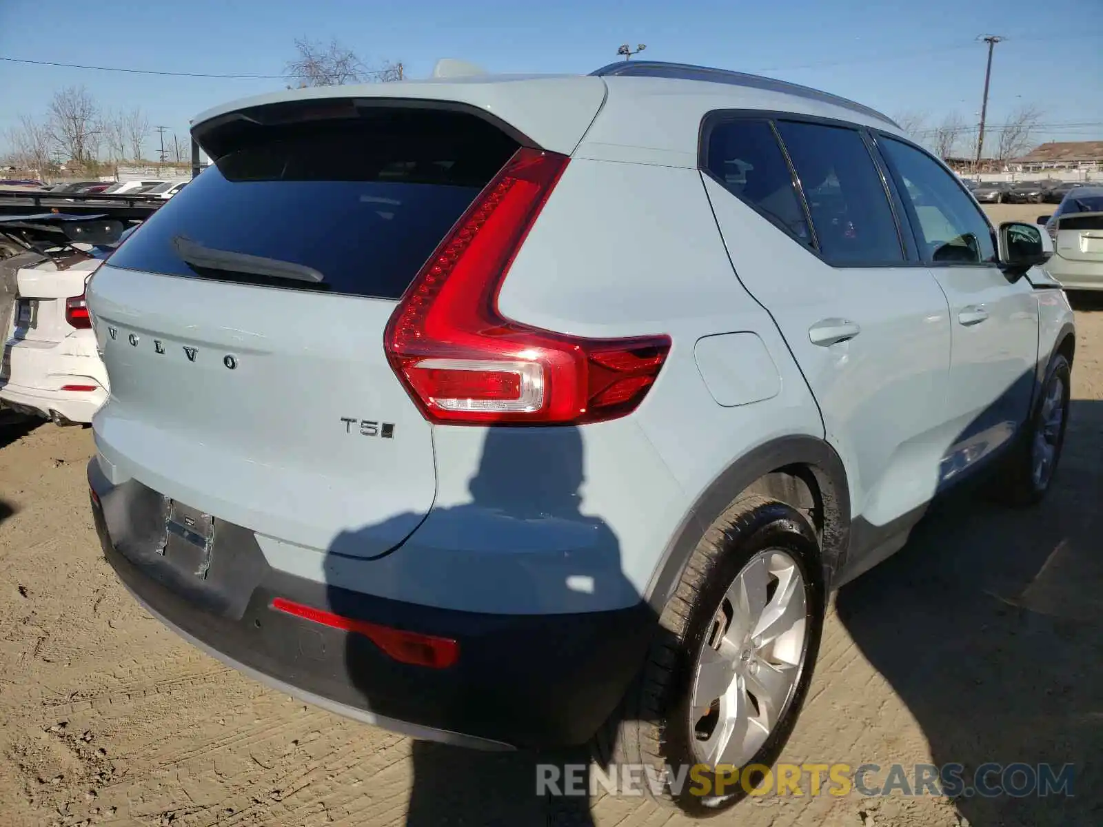 4 Photograph of a damaged car YV4162UK6K2074537 VOLVO XC40 2019