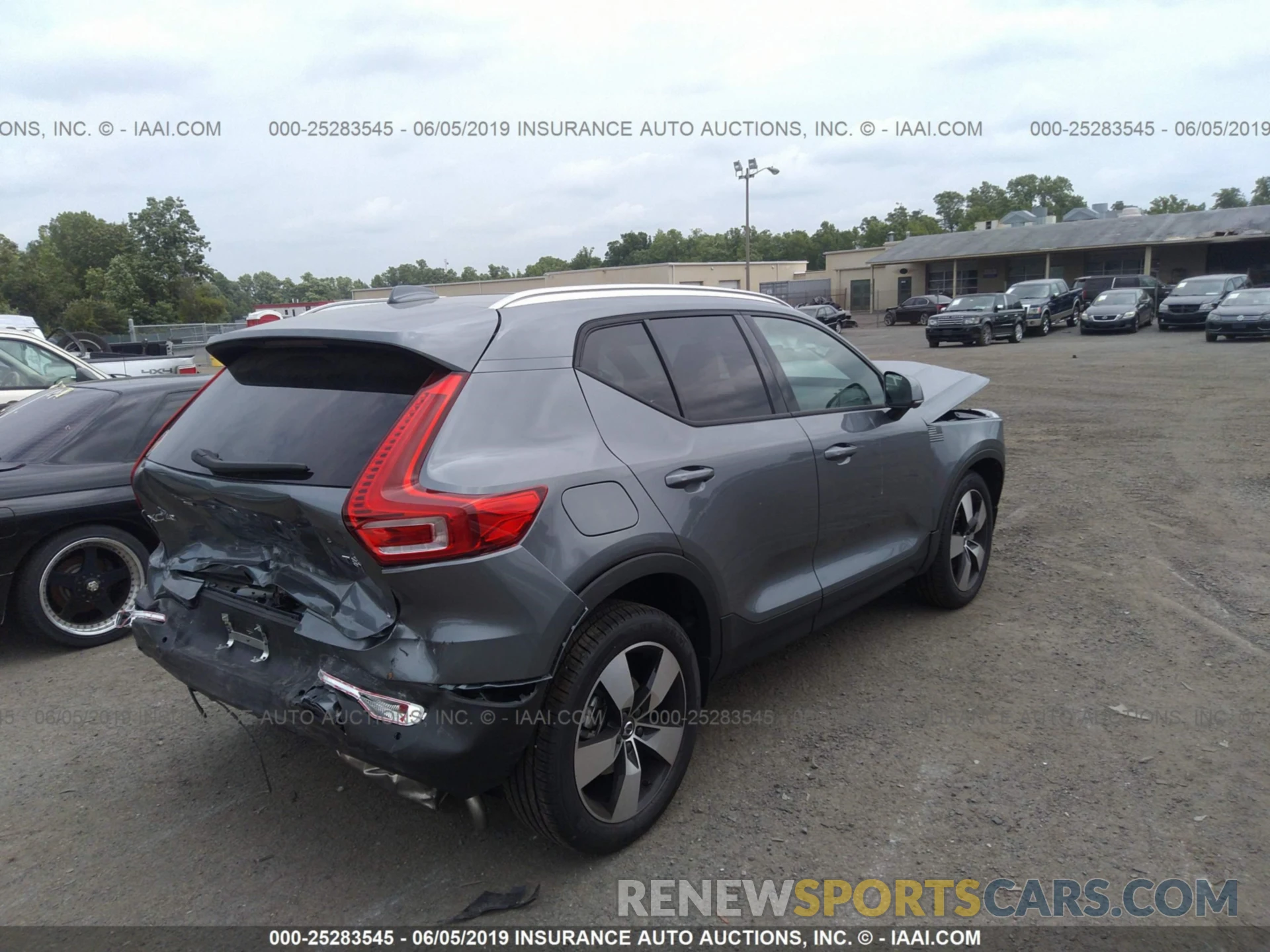 4 Photograph of a damaged car YV4162UK6K2141198 VOLVO XC40 2019