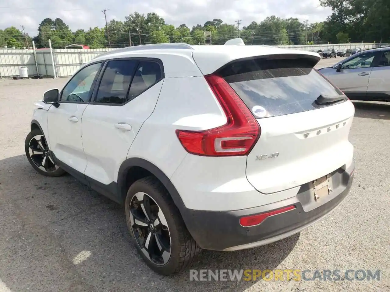 3 Photograph of a damaged car YV4162UK6K2151486 VOLVO XC40 2019