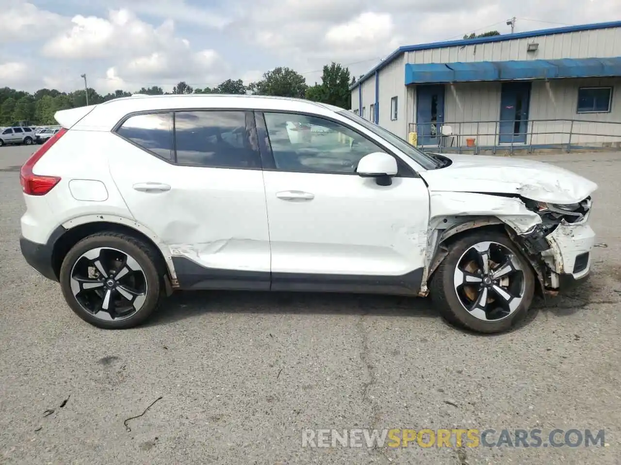 9 Photograph of a damaged car YV4162UK6K2151486 VOLVO XC40 2019