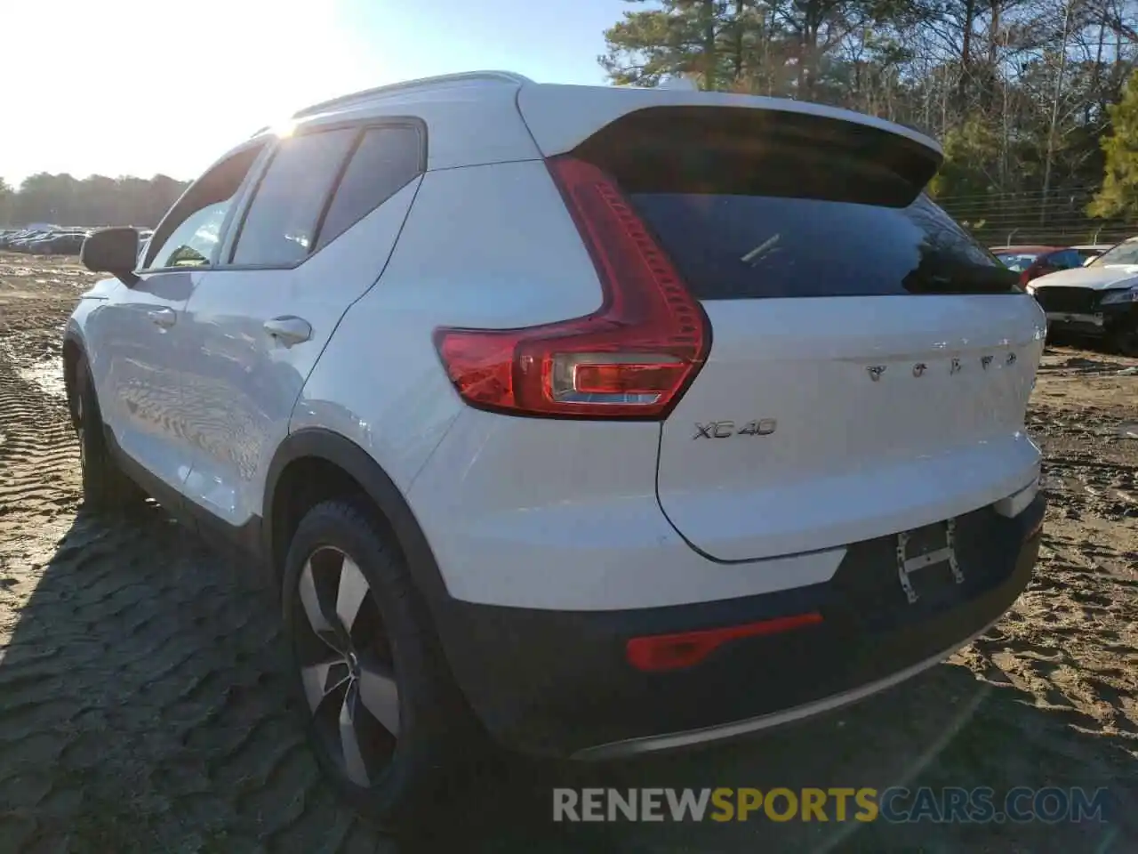 3 Photograph of a damaged car YV4162UK7K2046388 VOLVO XC40 2019