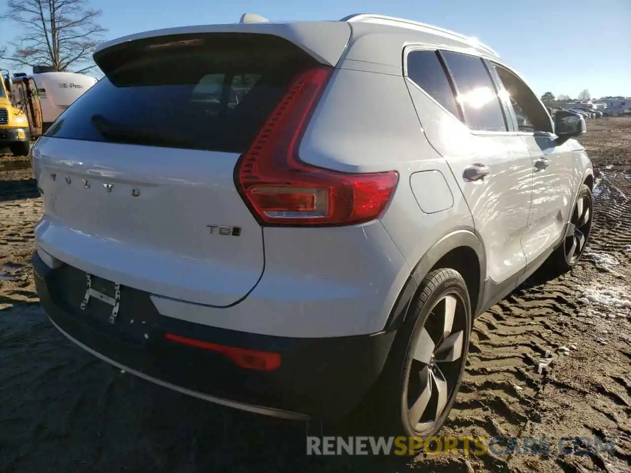 4 Photograph of a damaged car YV4162UK7K2046388 VOLVO XC40 2019