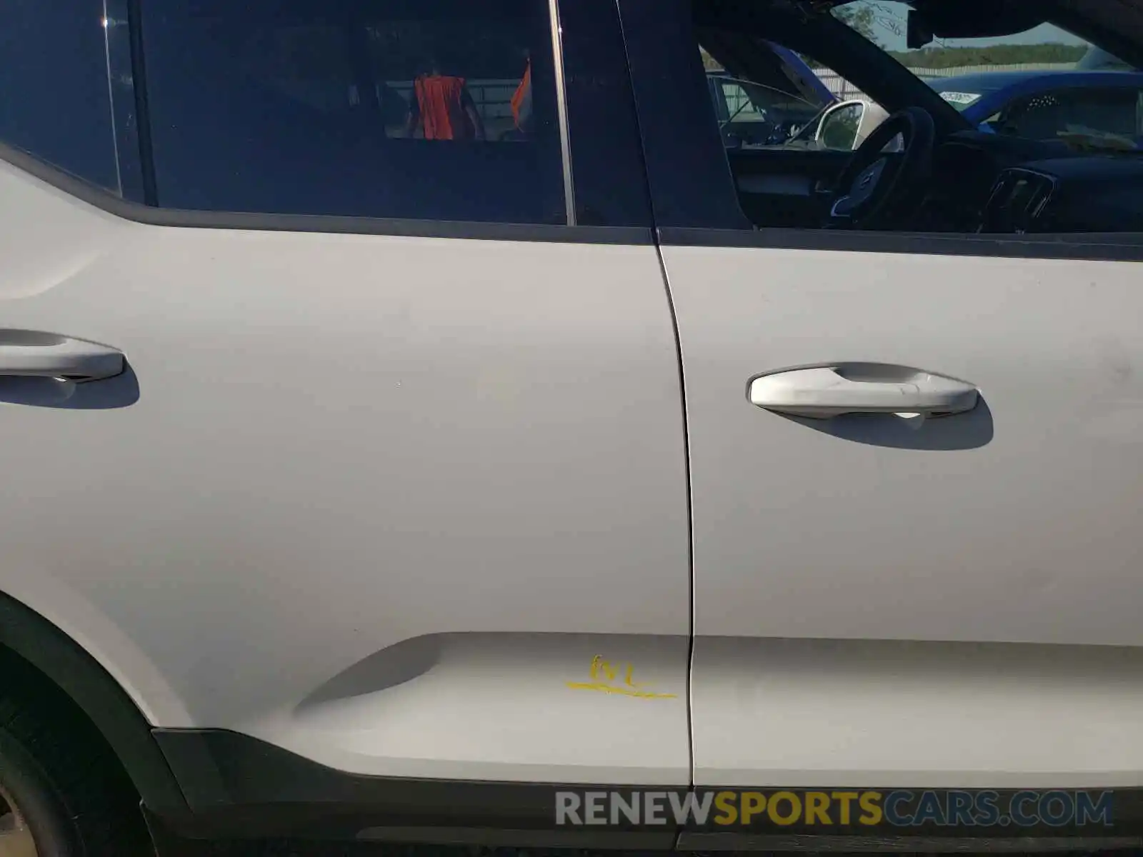 9 Photograph of a damaged car YV4162UK7K2046388 VOLVO XC40 2019