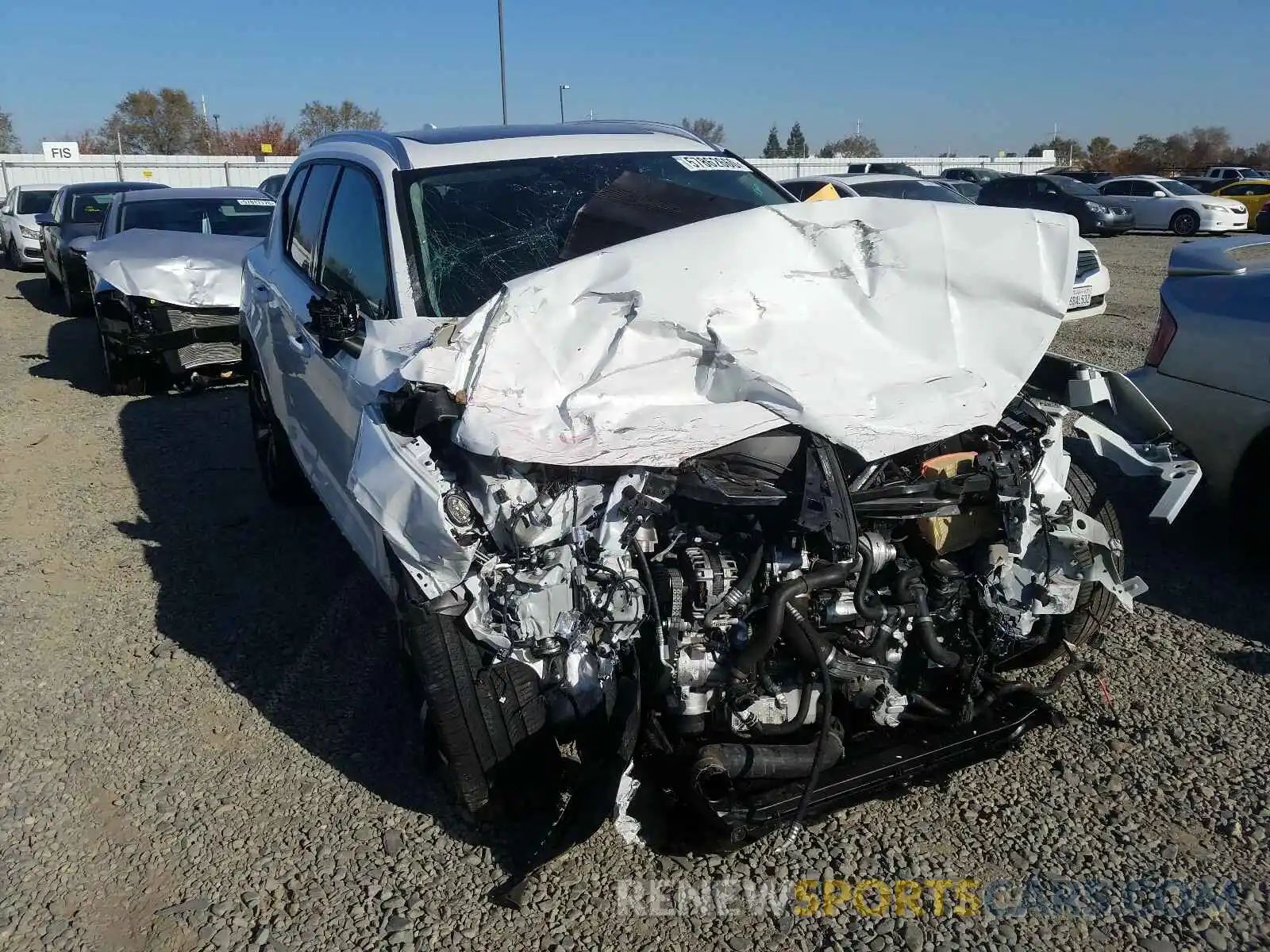 1 Photograph of a damaged car YV4162UK7K2062476 VOLVO XC40 2019