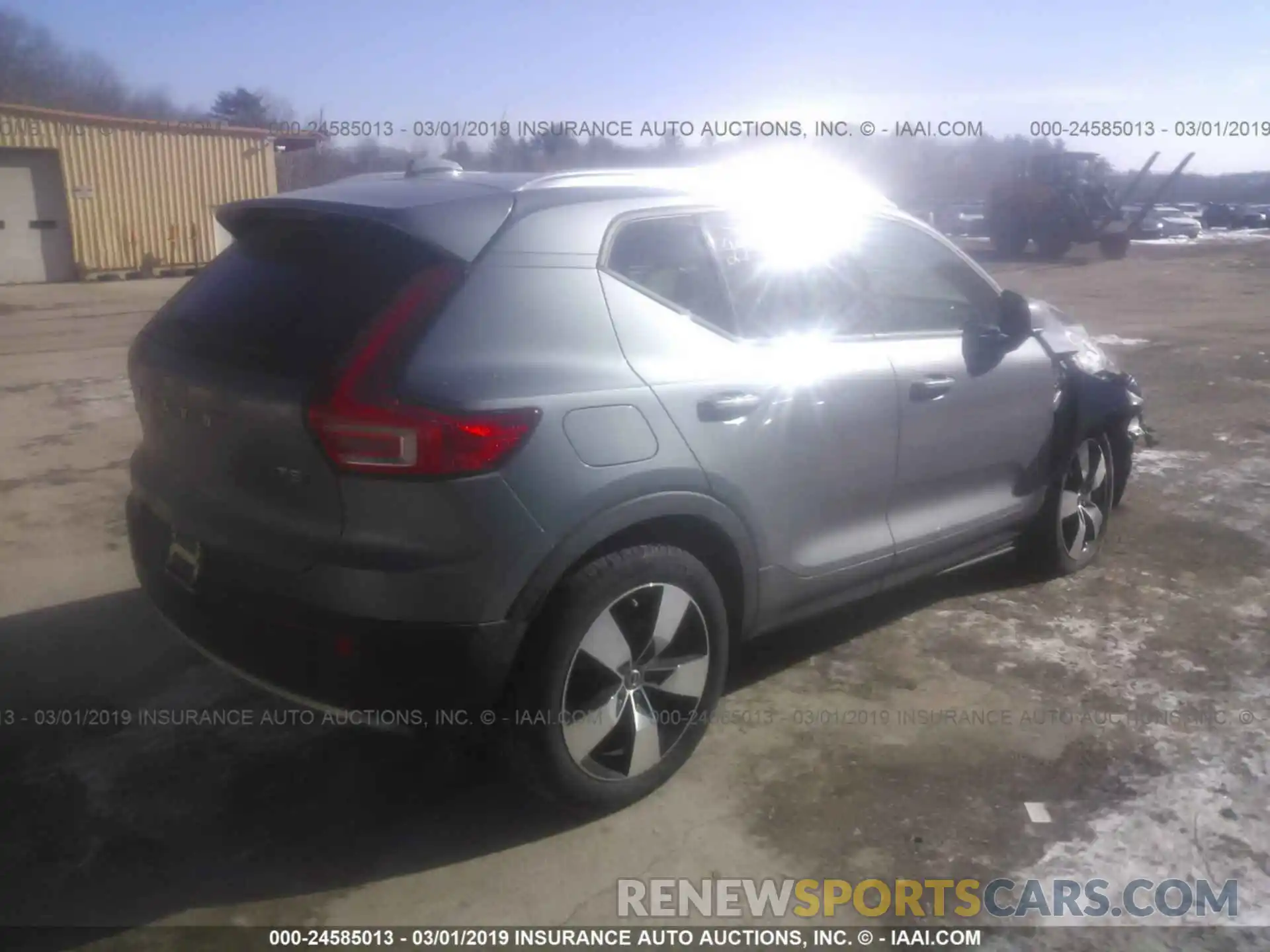 4 Photograph of a damaged car YV4162UK7K2075535 VOLVO XC40 2019