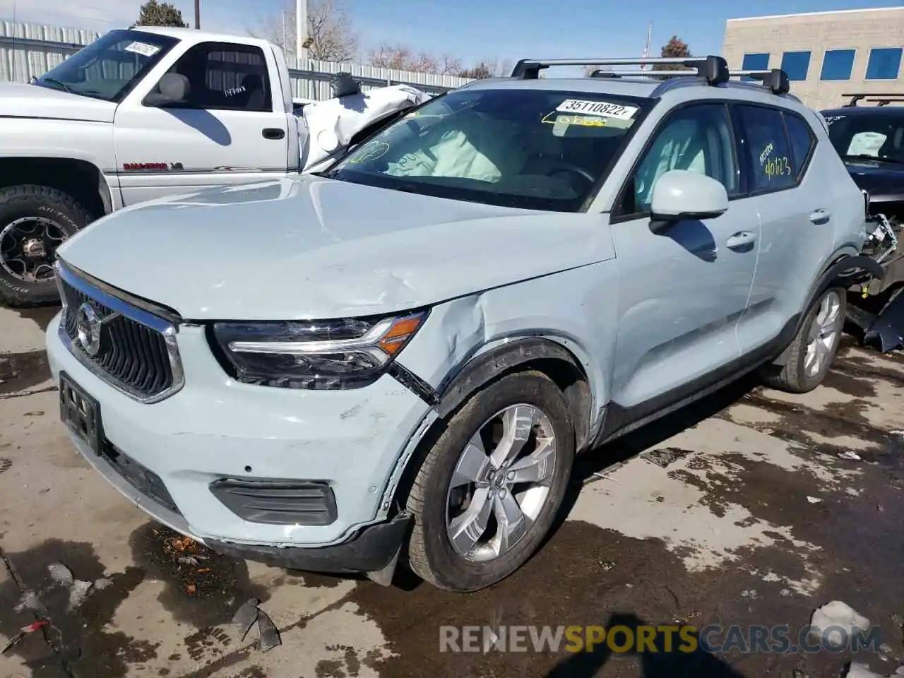 2 Photograph of a damaged car YV4162UK8K2058033 VOLVO XC40 2019