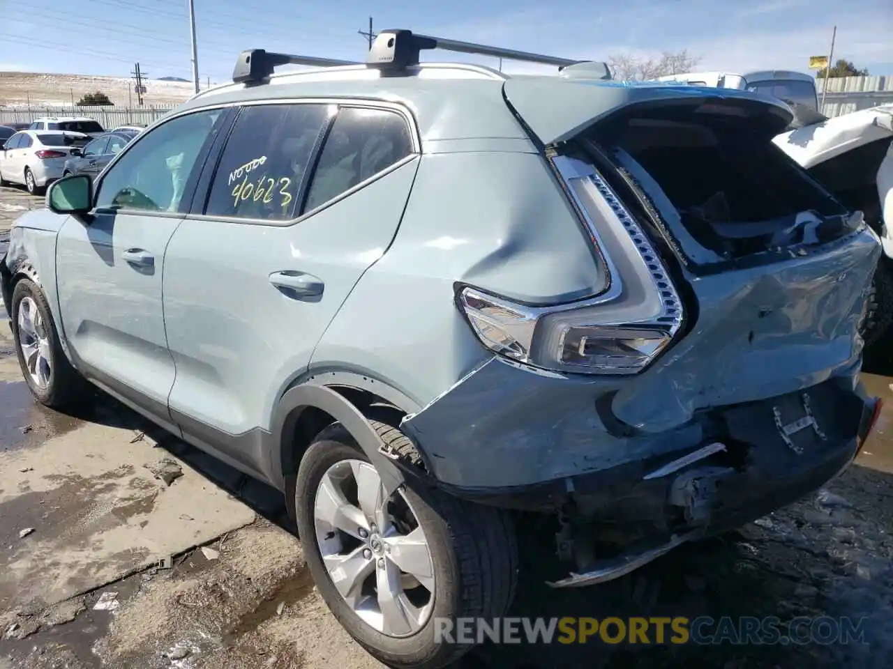 3 Photograph of a damaged car YV4162UK8K2058033 VOLVO XC40 2019