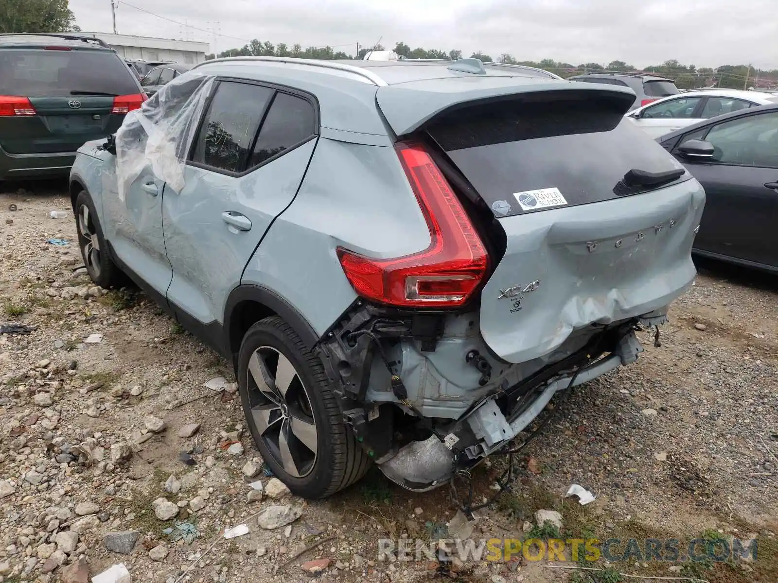 3 Photograph of a damaged car YV4162UK8K2063233 VOLVO XC40 2019