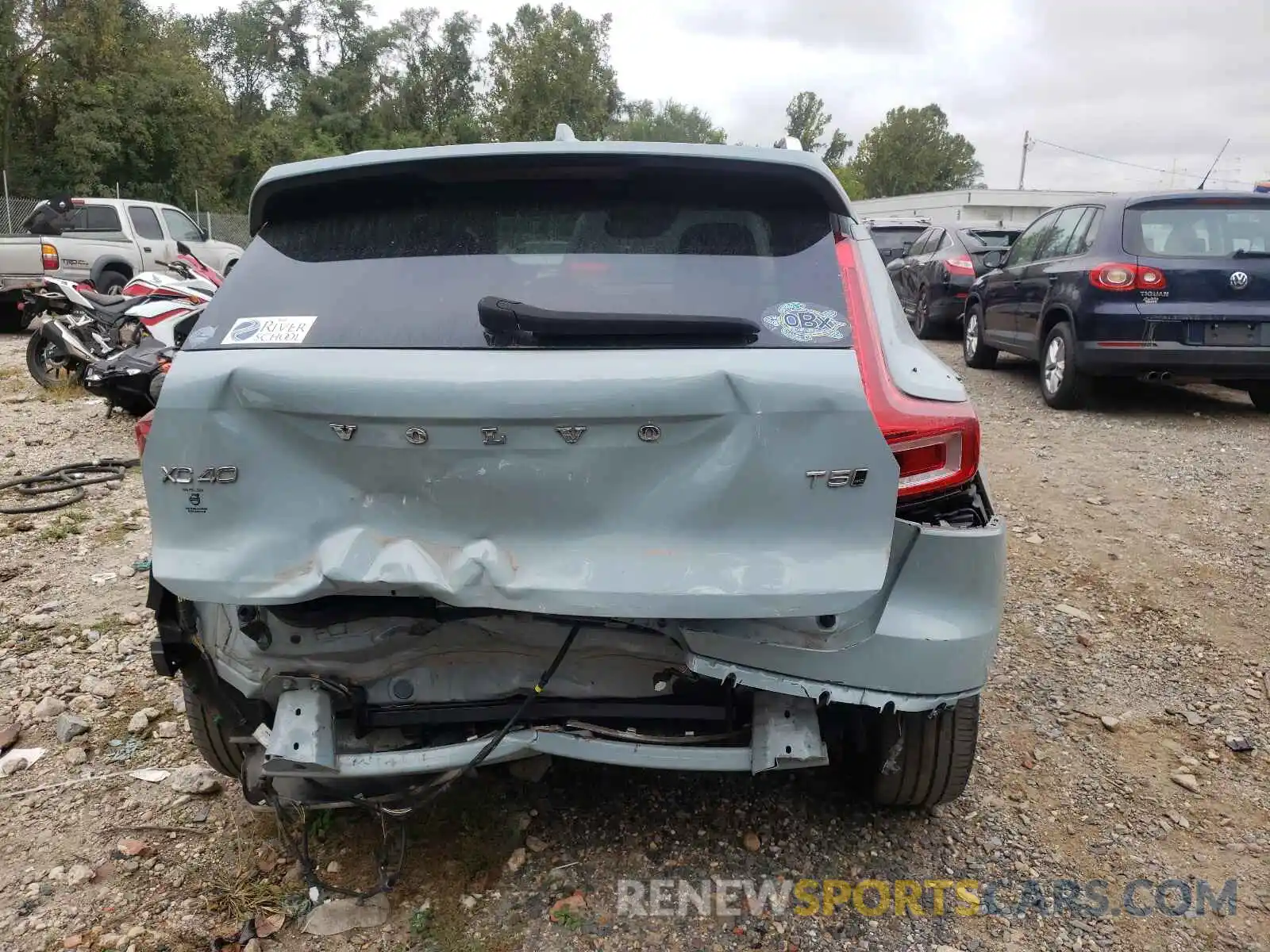 9 Photograph of a damaged car YV4162UK8K2063233 VOLVO XC40 2019