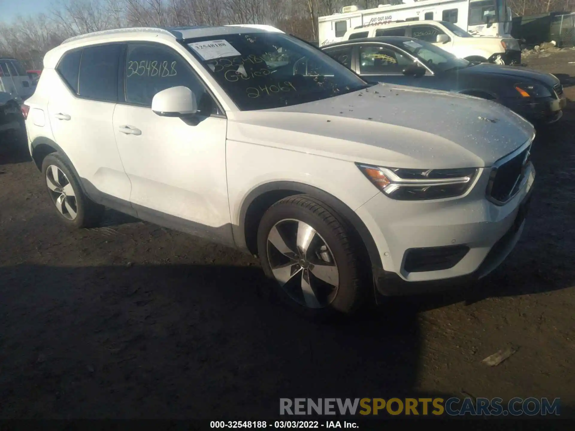 1 Photograph of a damaged car YV4162UK8K2077570 VOLVO XC40 2019