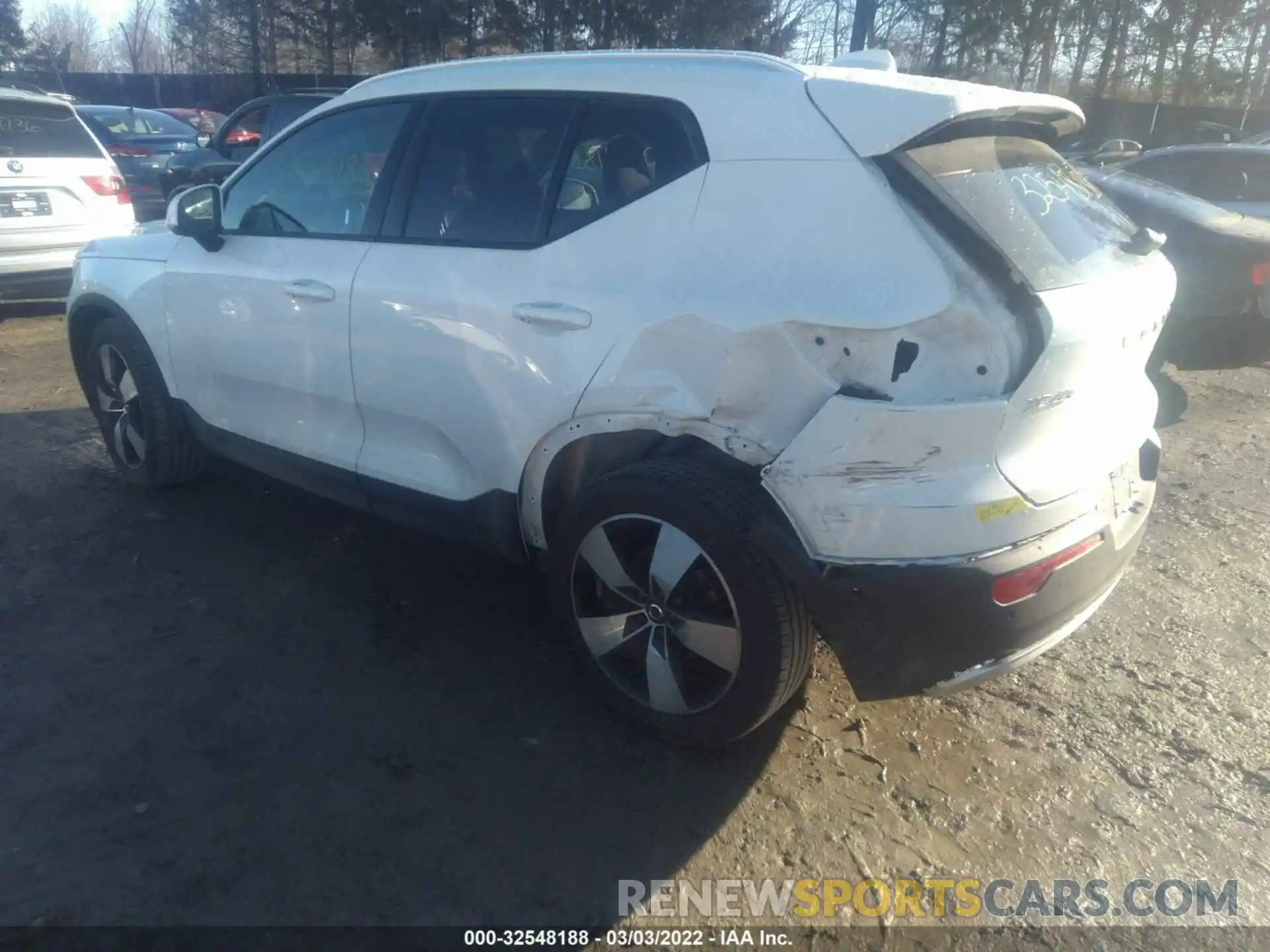 3 Photograph of a damaged car YV4162UK8K2077570 VOLVO XC40 2019