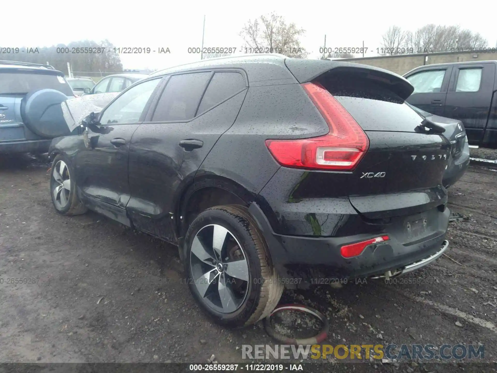 3 Photograph of a damaged car YV4162UK8K2082235 VOLVO XC40 2019