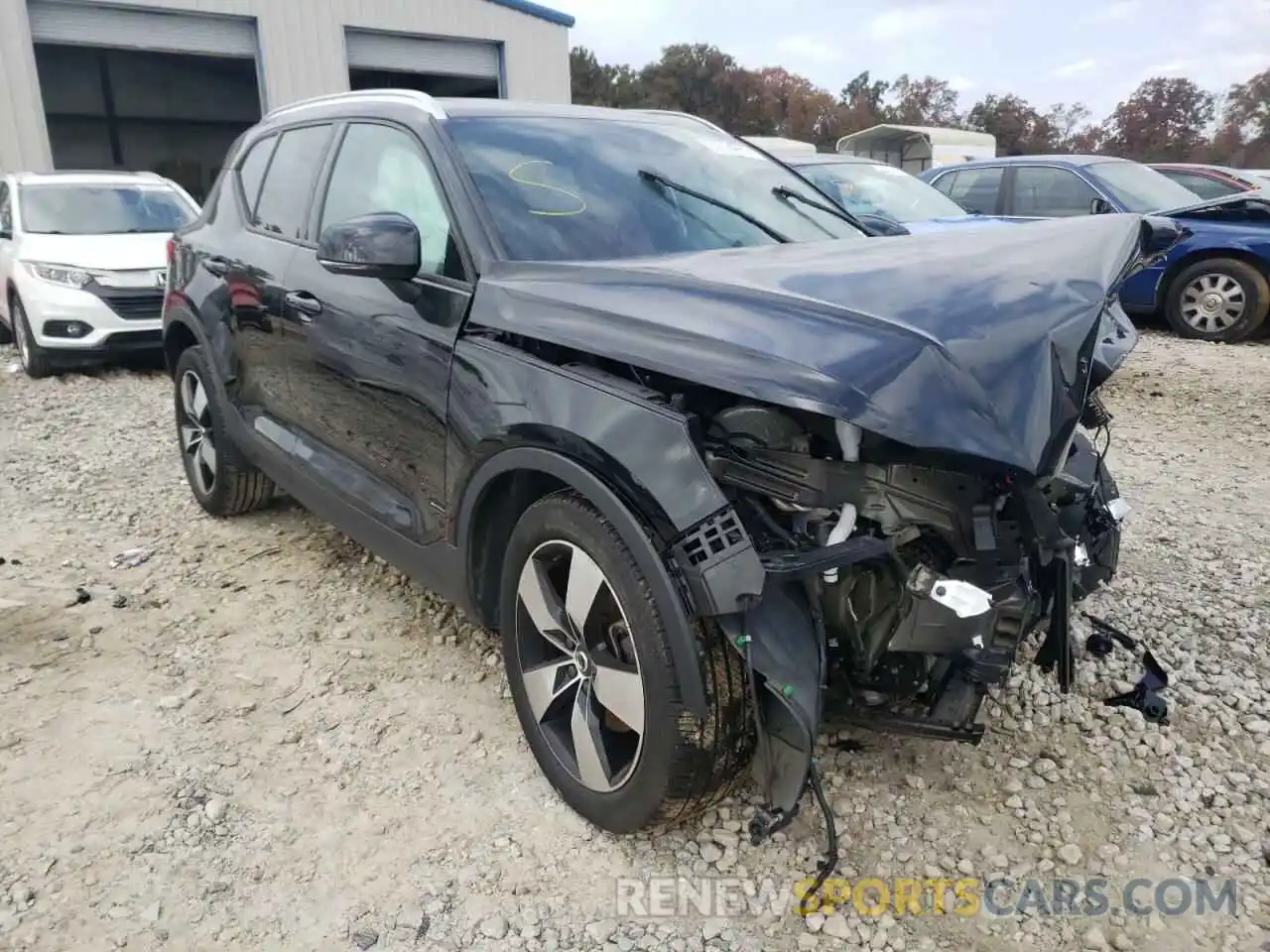 1 Photograph of a damaged car YV4162UK8K2109465 VOLVO XC40 2019