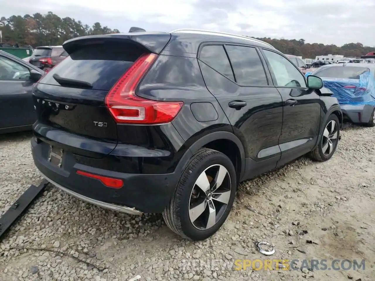 4 Photograph of a damaged car YV4162UK8K2109465 VOLVO XC40 2019