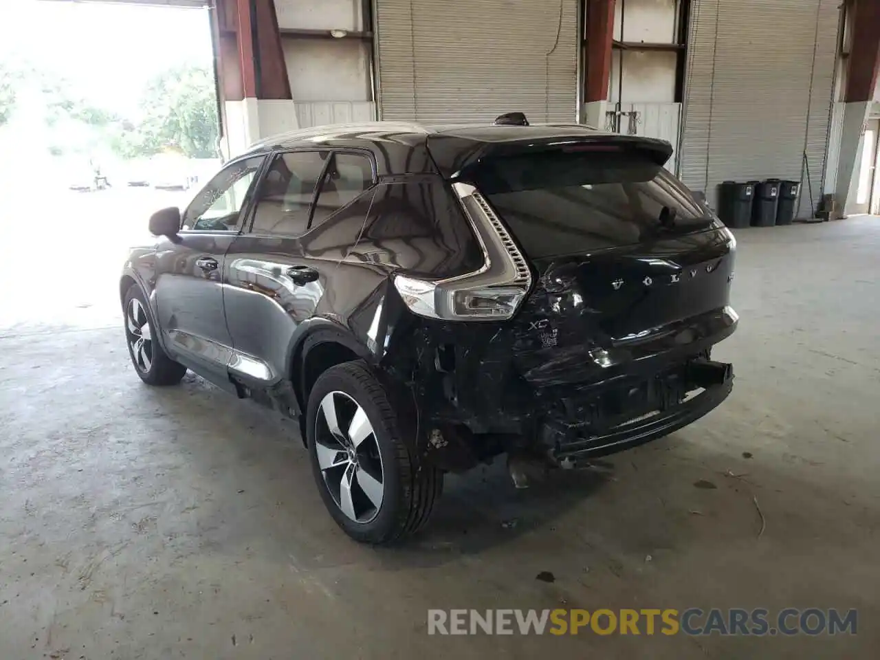 3 Photograph of a damaged car YV4162UK8K2144782 VOLVO XC40 2019