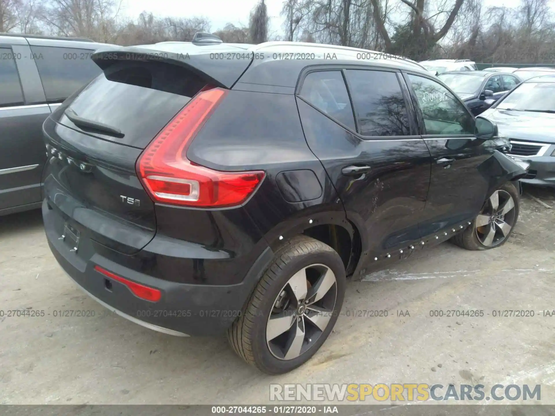 4 Photograph of a damaged car YV4162UK8K2145561 VOLVO XC40 2019