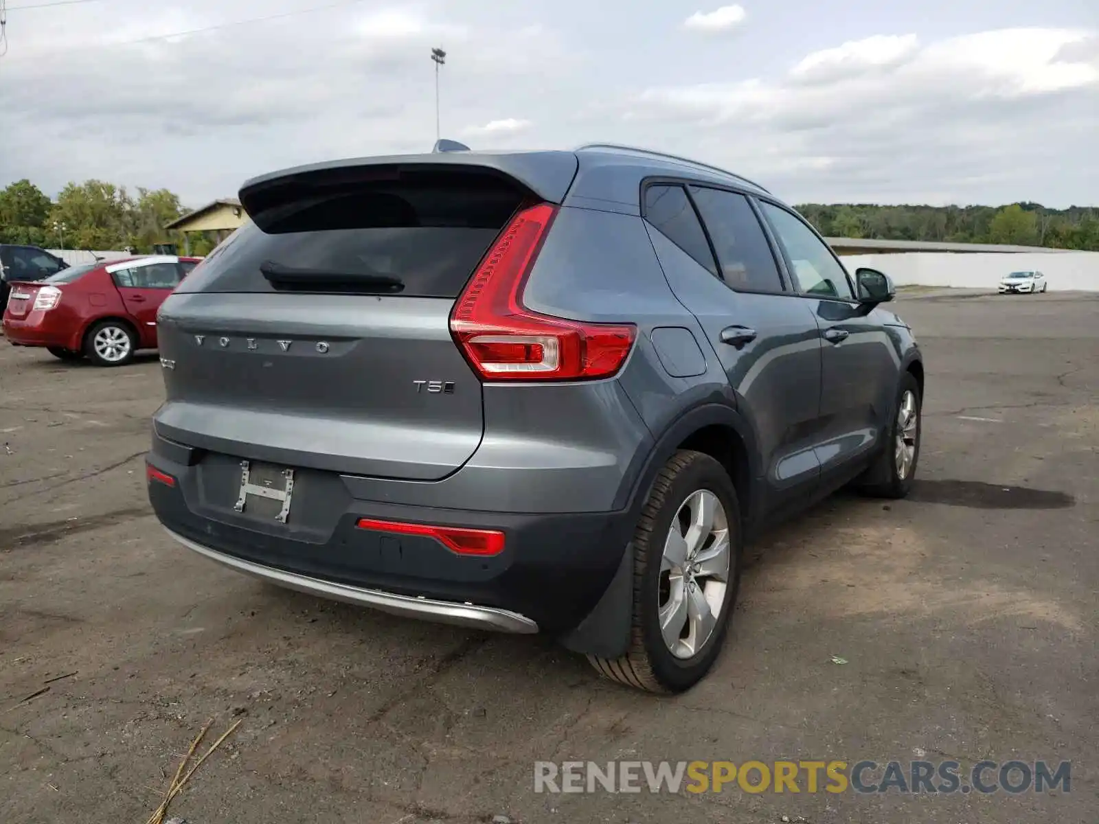 4 Photograph of a damaged car YV4162UK8K2156303 VOLVO XC40 2019