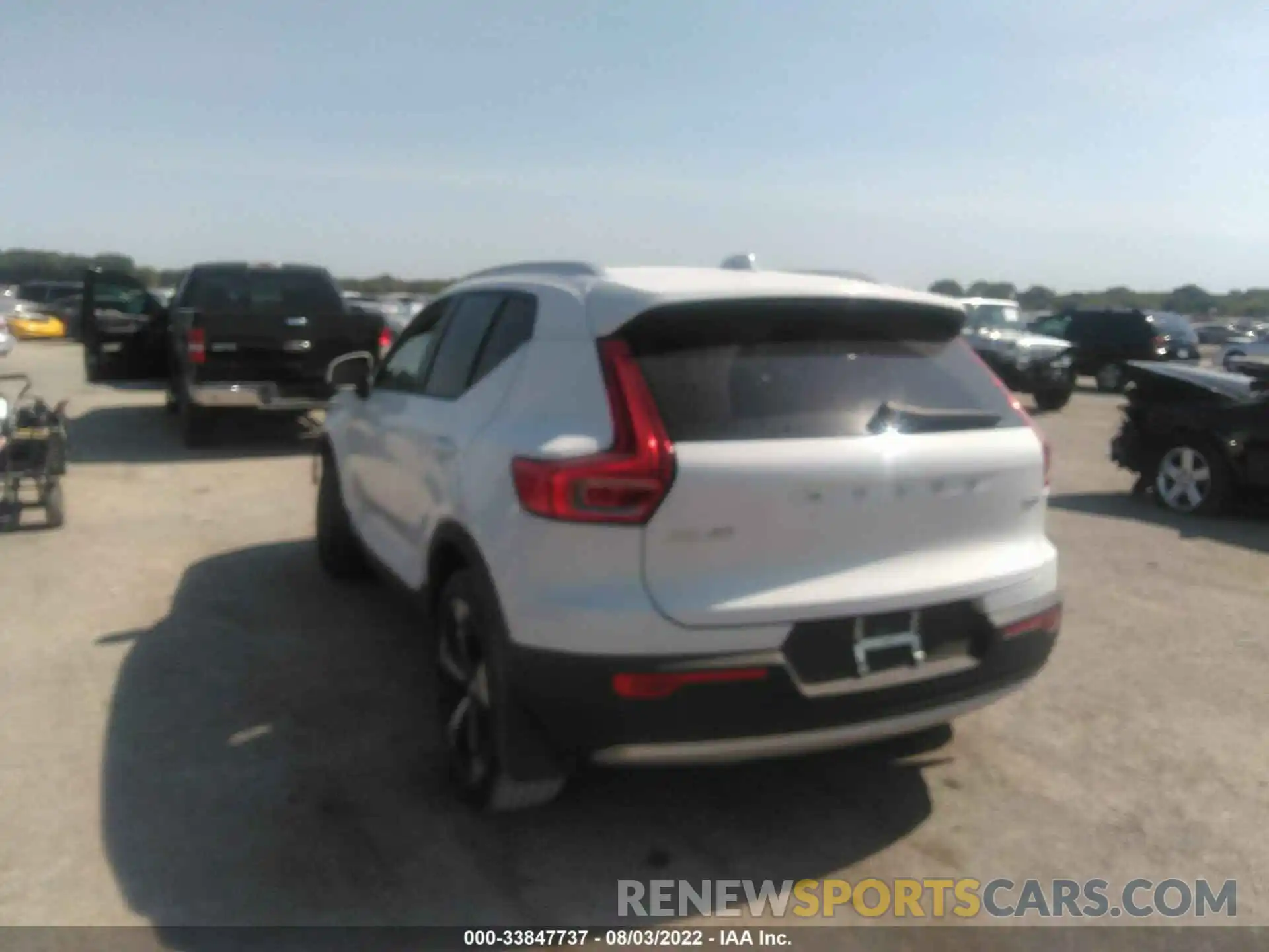 3 Photograph of a damaged car YV4162UK9K2063161 VOLVO XC40 2019