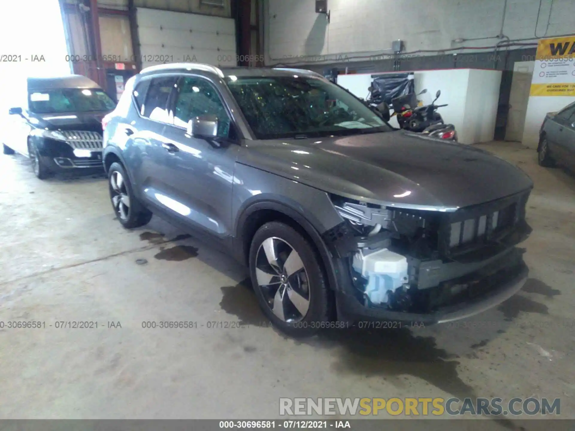 1 Photograph of a damaged car YV4162UK9K2075407 VOLVO XC40 2019