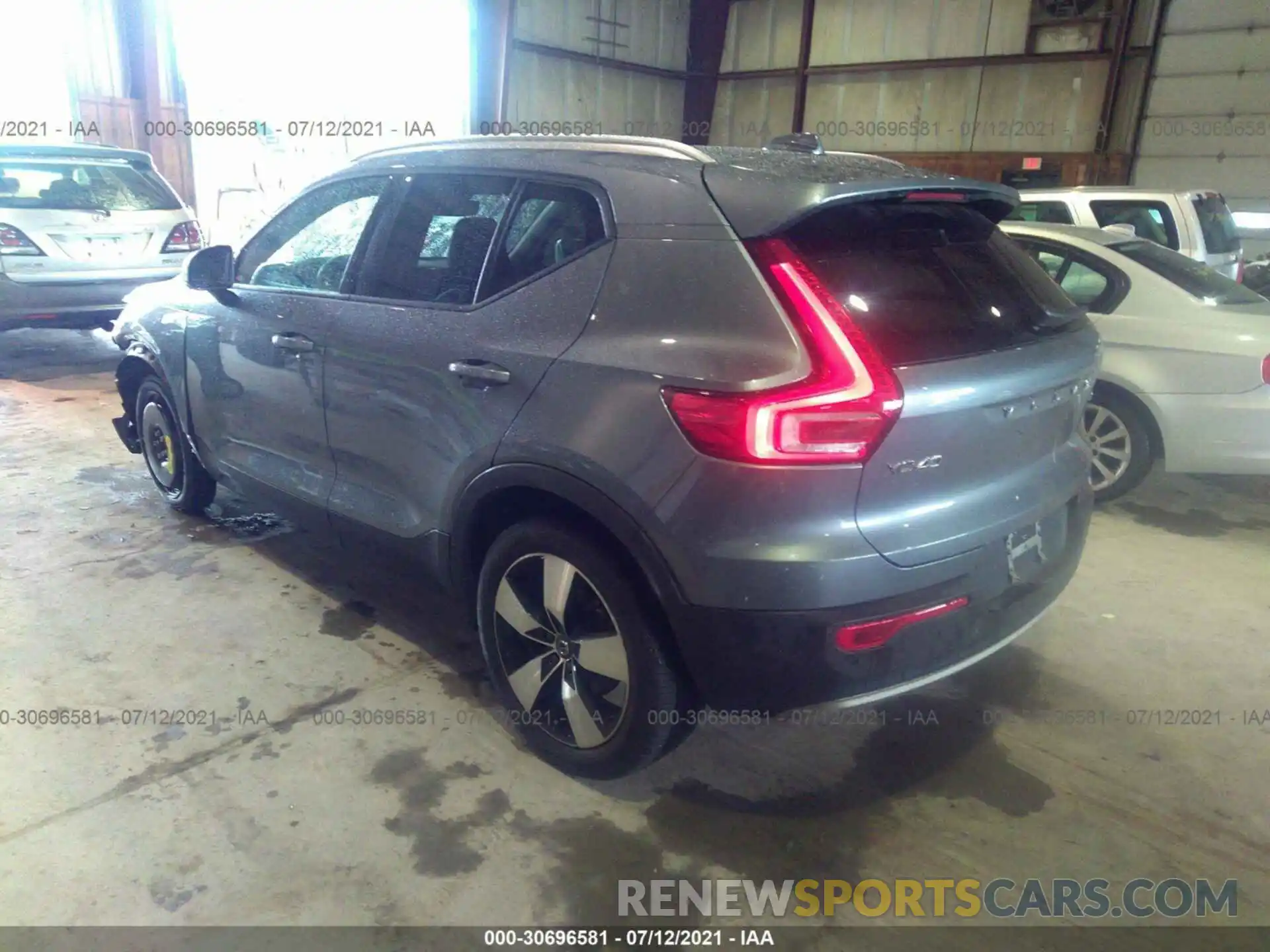 3 Photograph of a damaged car YV4162UK9K2075407 VOLVO XC40 2019