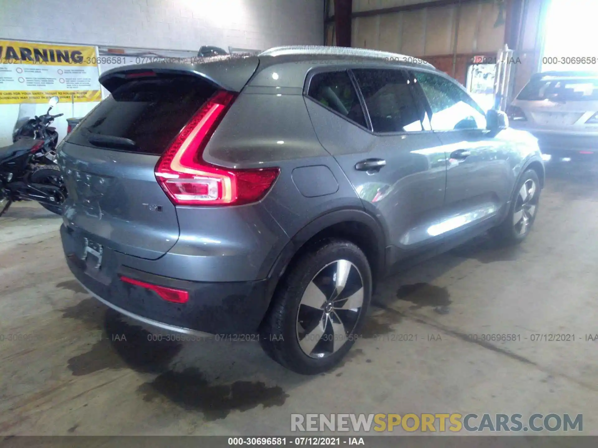 4 Photograph of a damaged car YV4162UK9K2075407 VOLVO XC40 2019