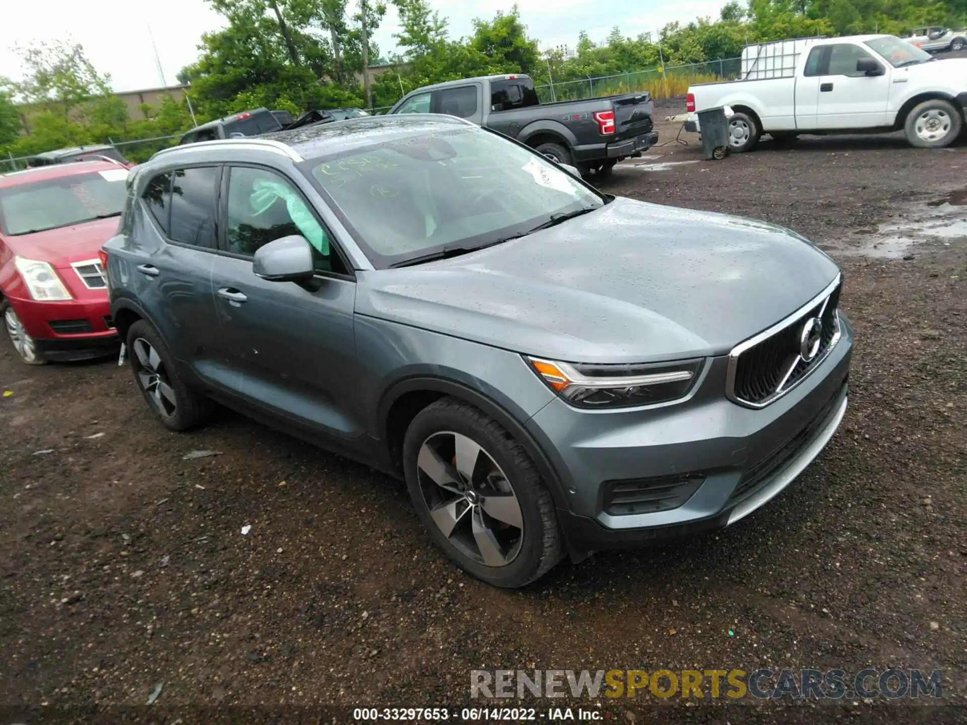 1 Photograph of a damaged car YV4162UKXK2055540 VOLVO XC40 2019