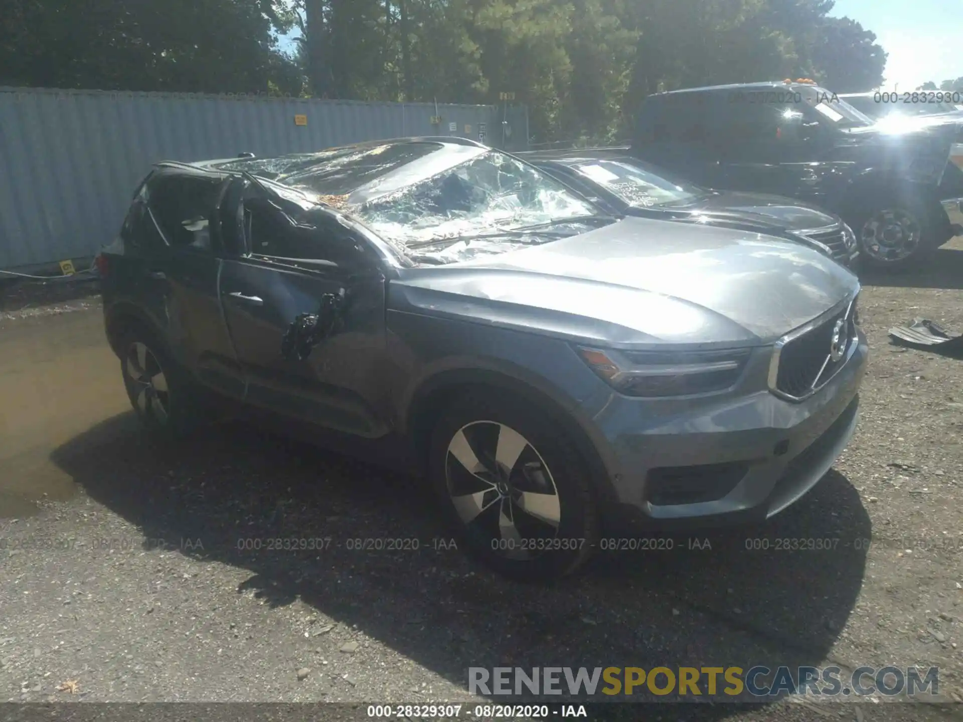 1 Photograph of a damaged car YV4162UKXK2056431 VOLVO XC40 2019