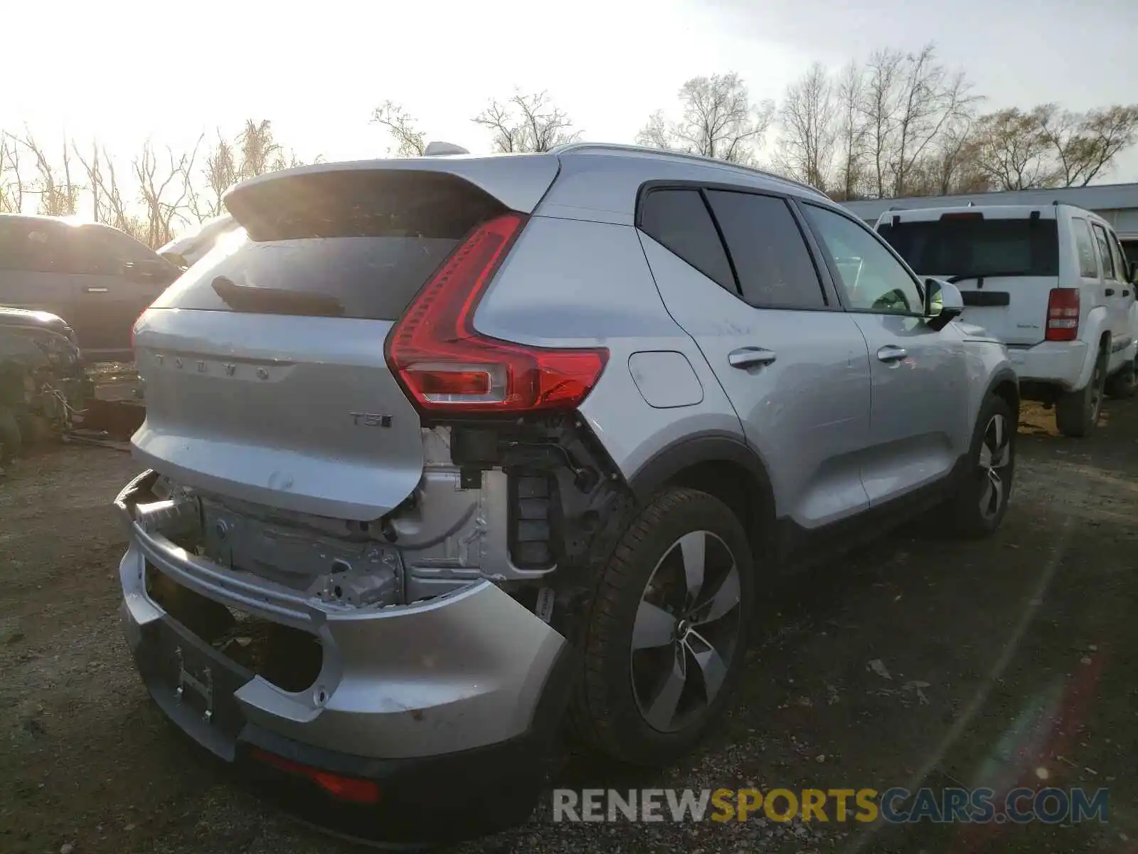 4 Photograph of a damaged car YV4162UKXK2056557 VOLVO XC40 2019