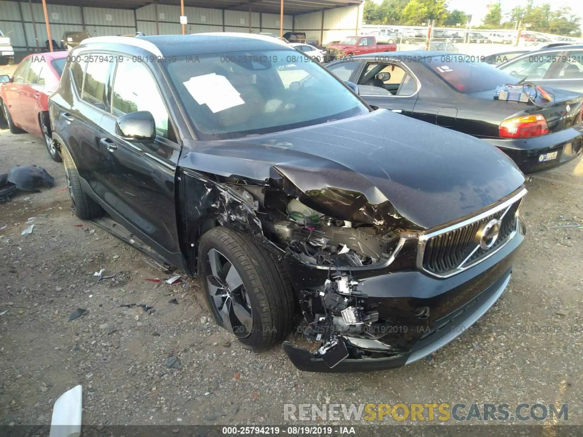 1 Photograph of a damaged car YV4162UKXK2059670 VOLVO XC40 2019