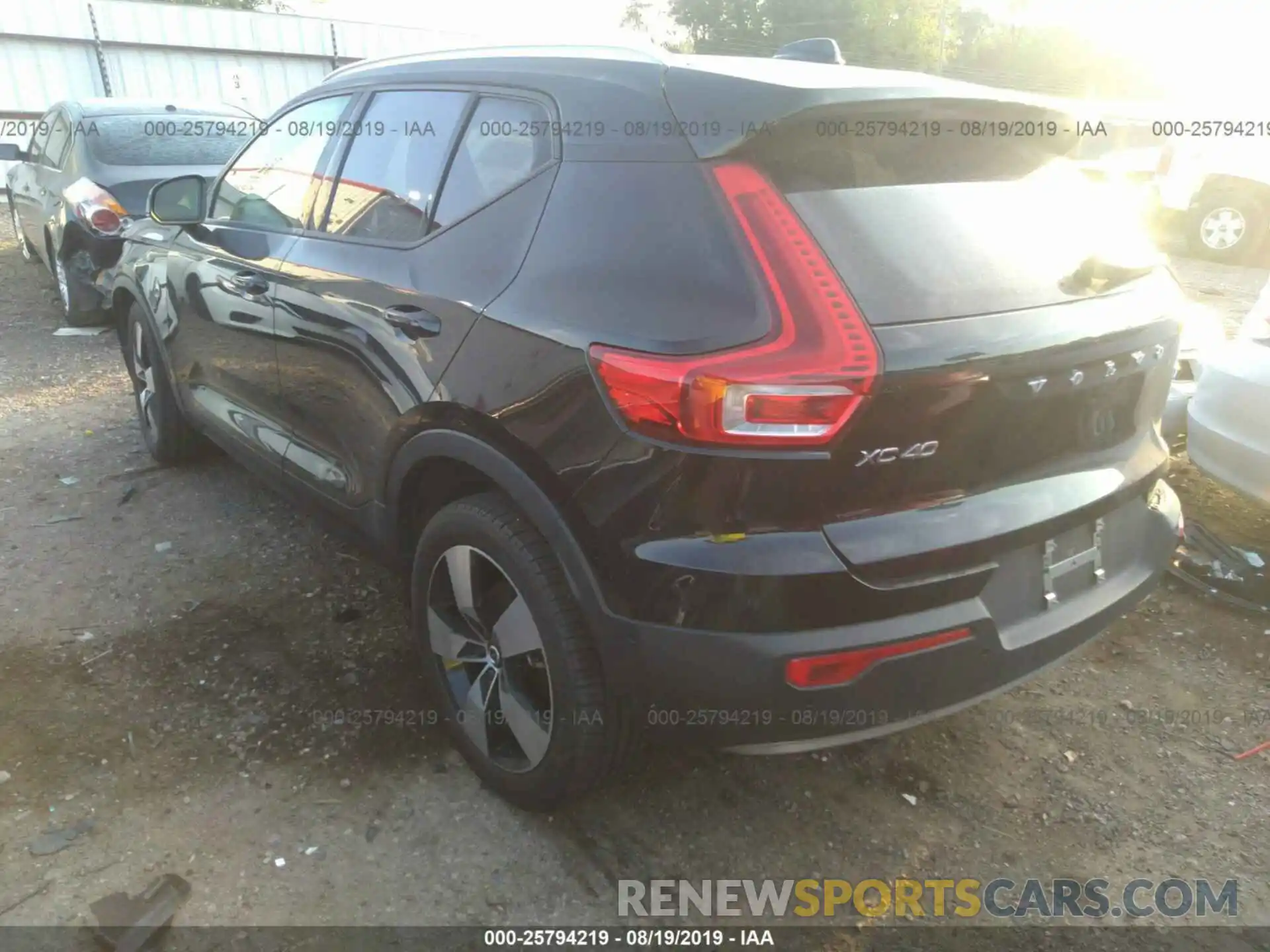 3 Photograph of a damaged car YV4162UKXK2059670 VOLVO XC40 2019