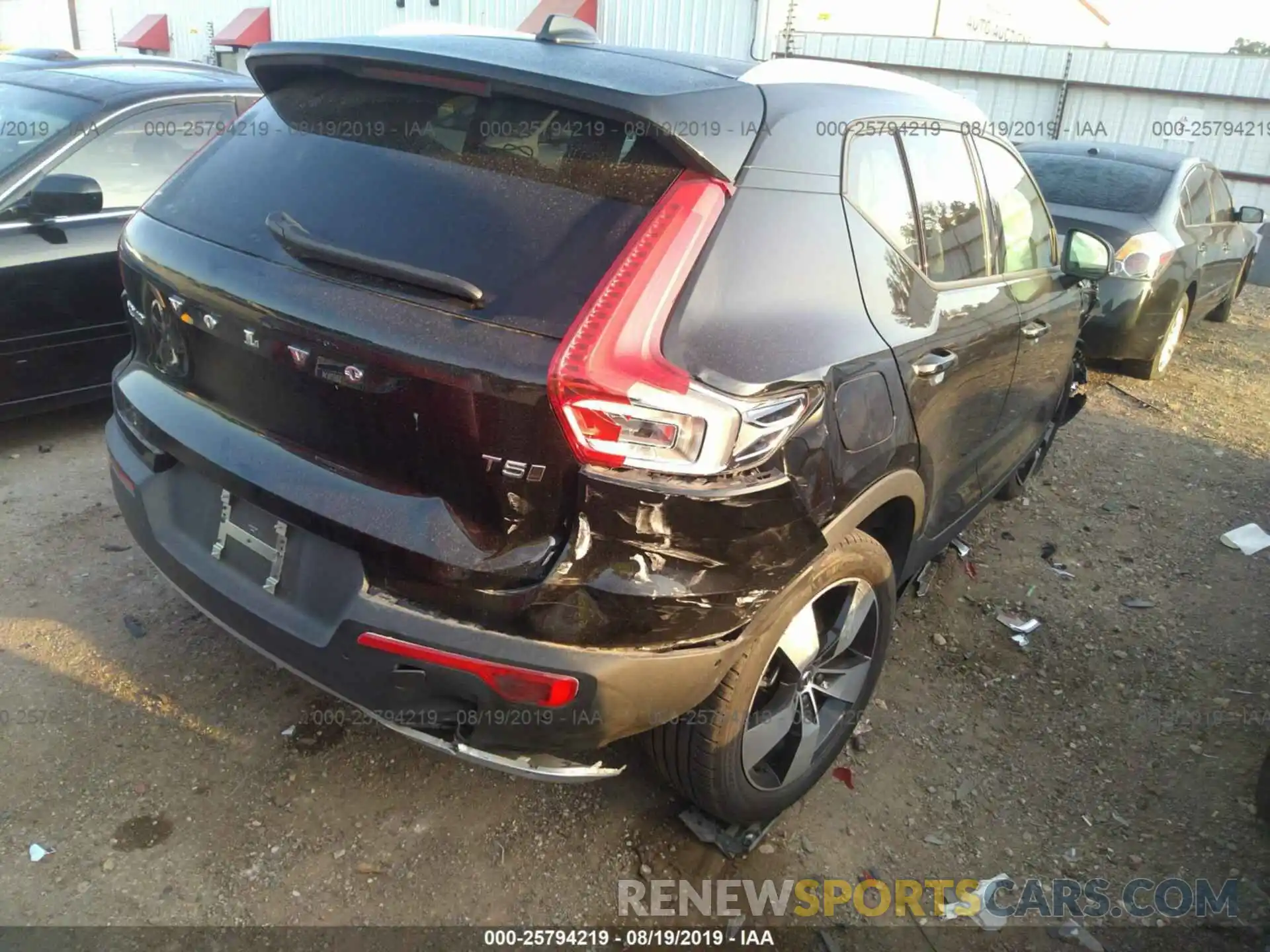 4 Photograph of a damaged car YV4162UKXK2059670 VOLVO XC40 2019