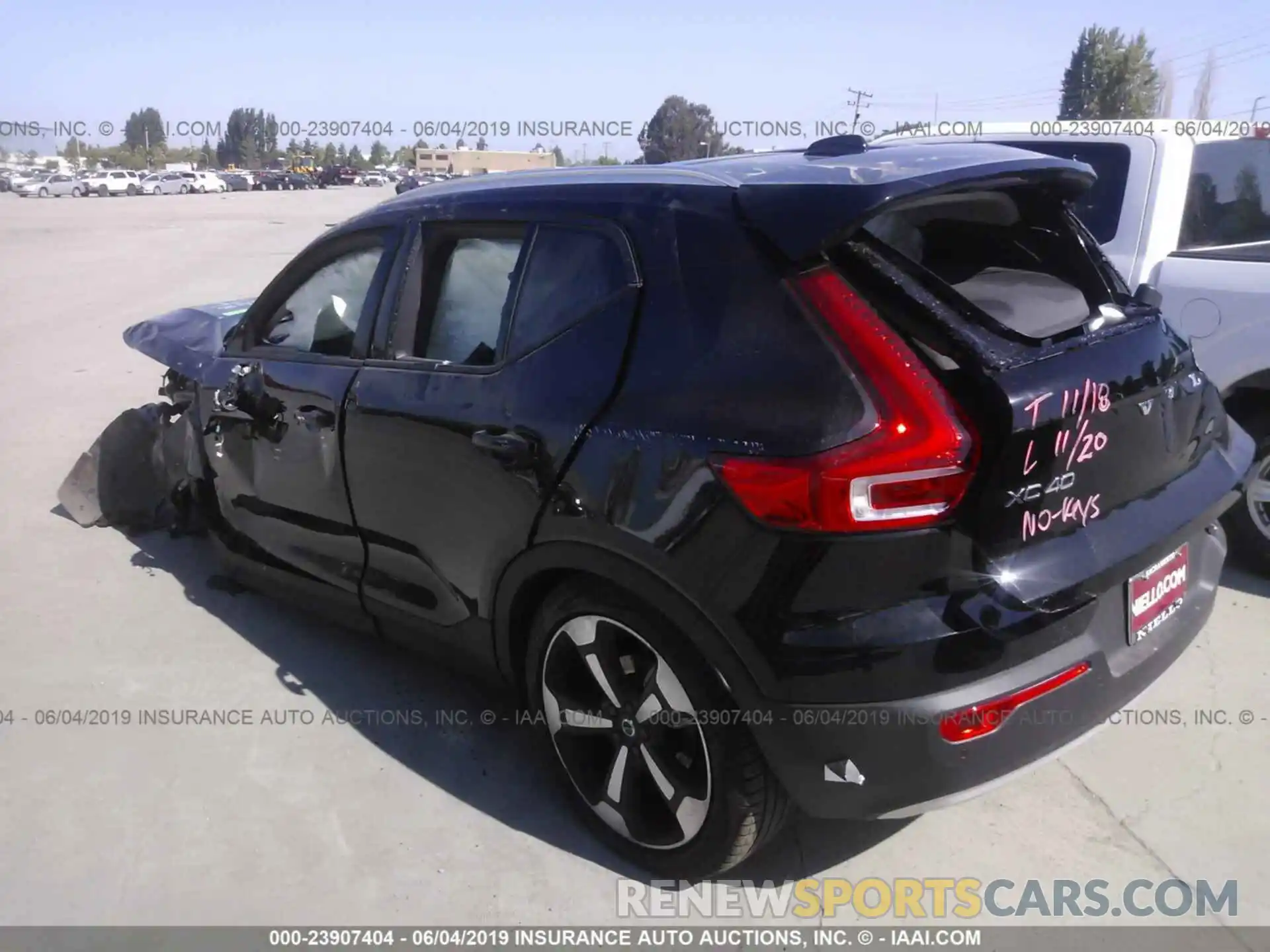 3 Photograph of a damaged car YV4162UKXK2071477 VOLVO XC40 2019