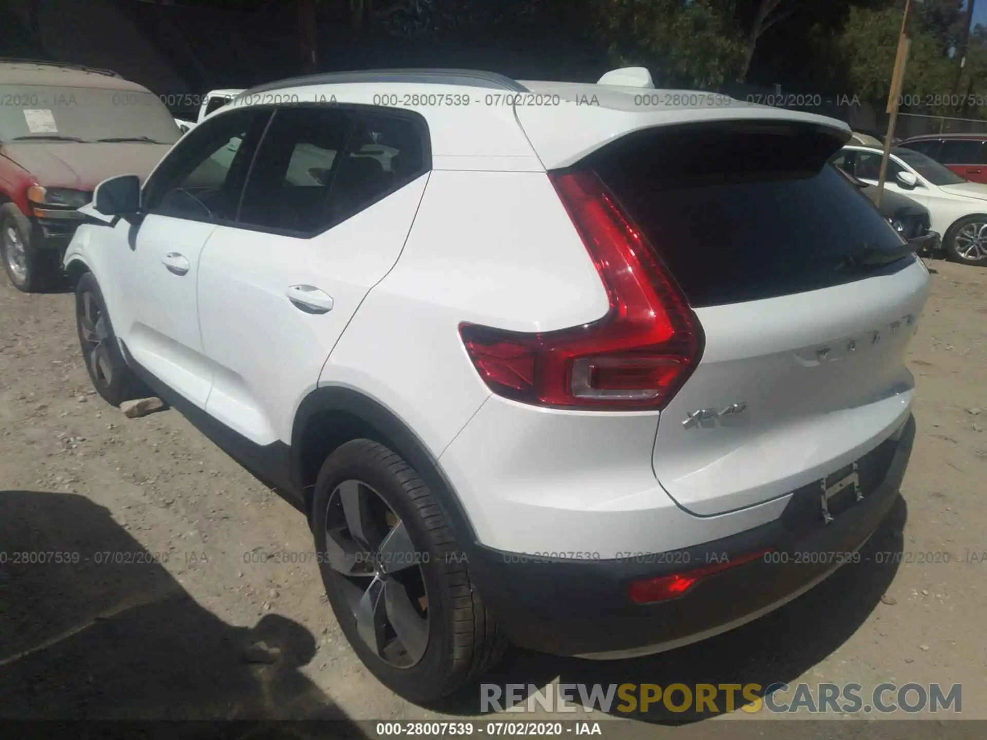 3 Photograph of a damaged car YV4162UKXK2111539 VOLVO XC40 2019