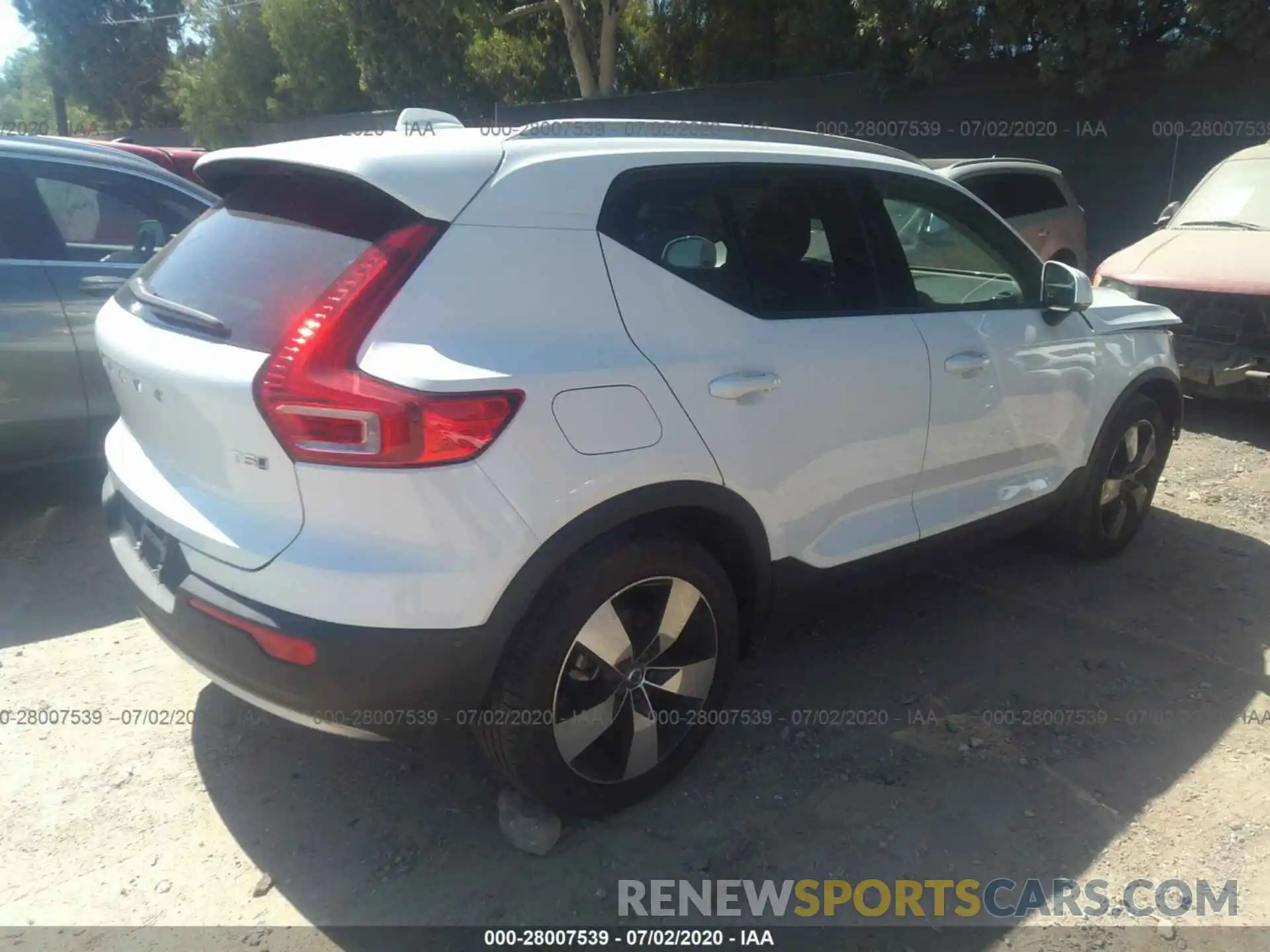 4 Photograph of a damaged car YV4162UKXK2111539 VOLVO XC40 2019