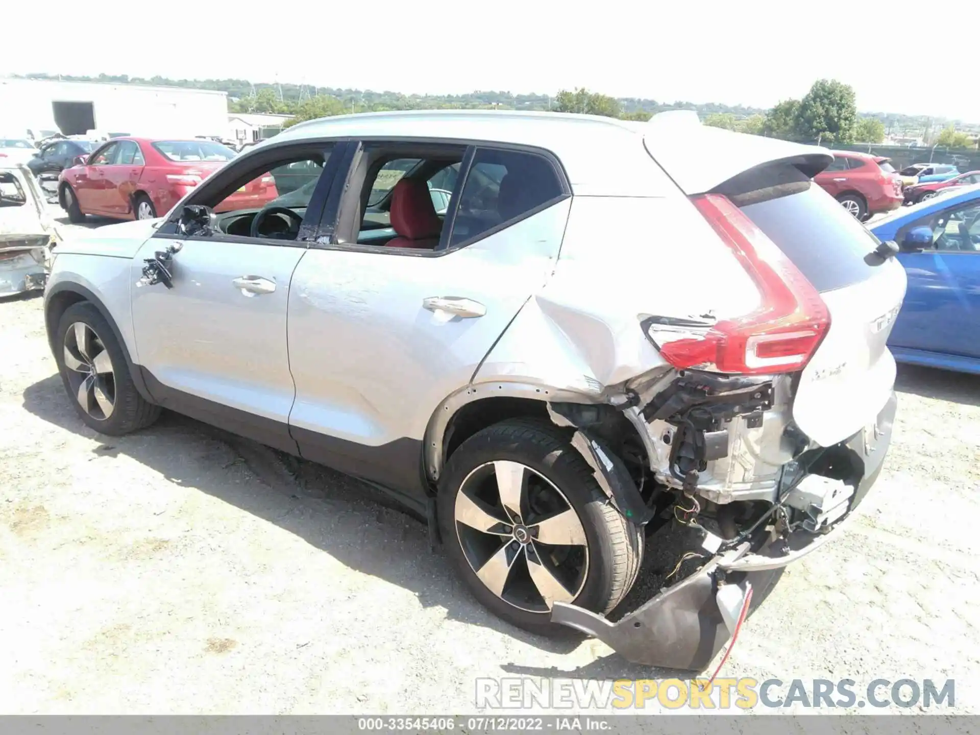 3 Photograph of a damaged car YV4162UKXK2114506 VOLVO XC40 2019