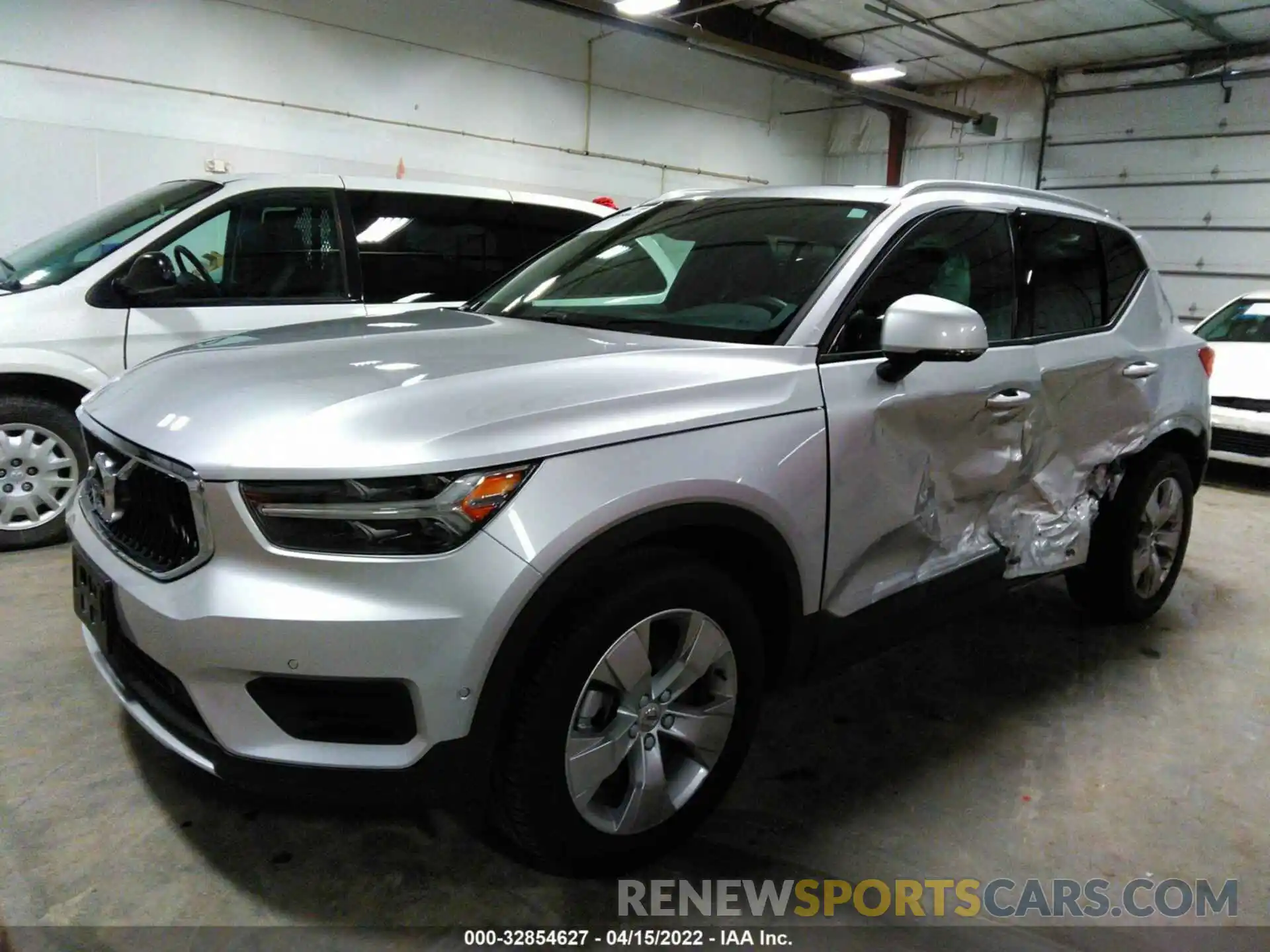 2 Photograph of a damaged car YV4162UKXK2136943 VOLVO XC40 2019